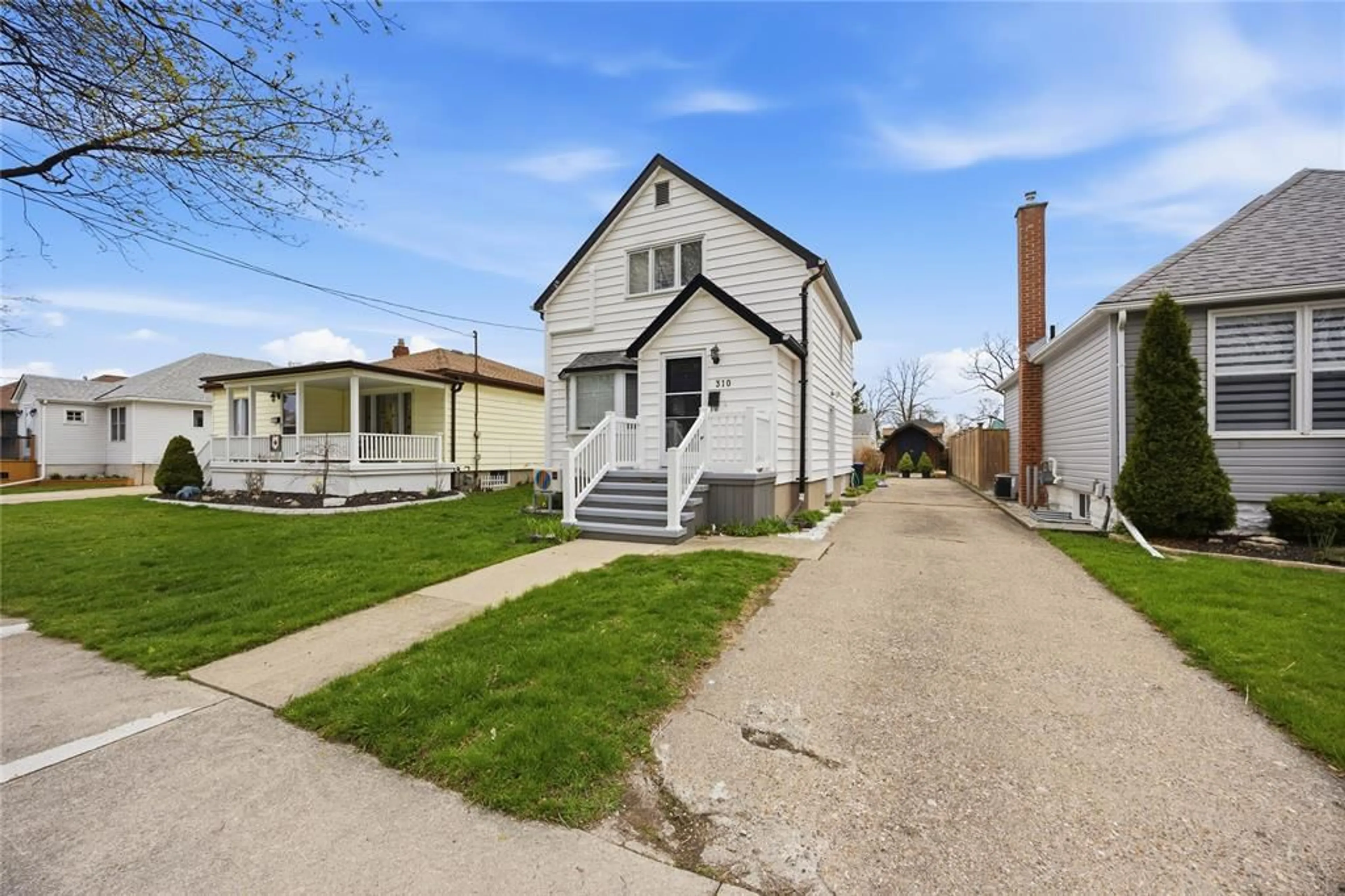 A pic from outside/outdoor area/front of a property/back of a property/a pic from drone, street for 310 Conrad St, Sarnia Ontario N7T 3K6