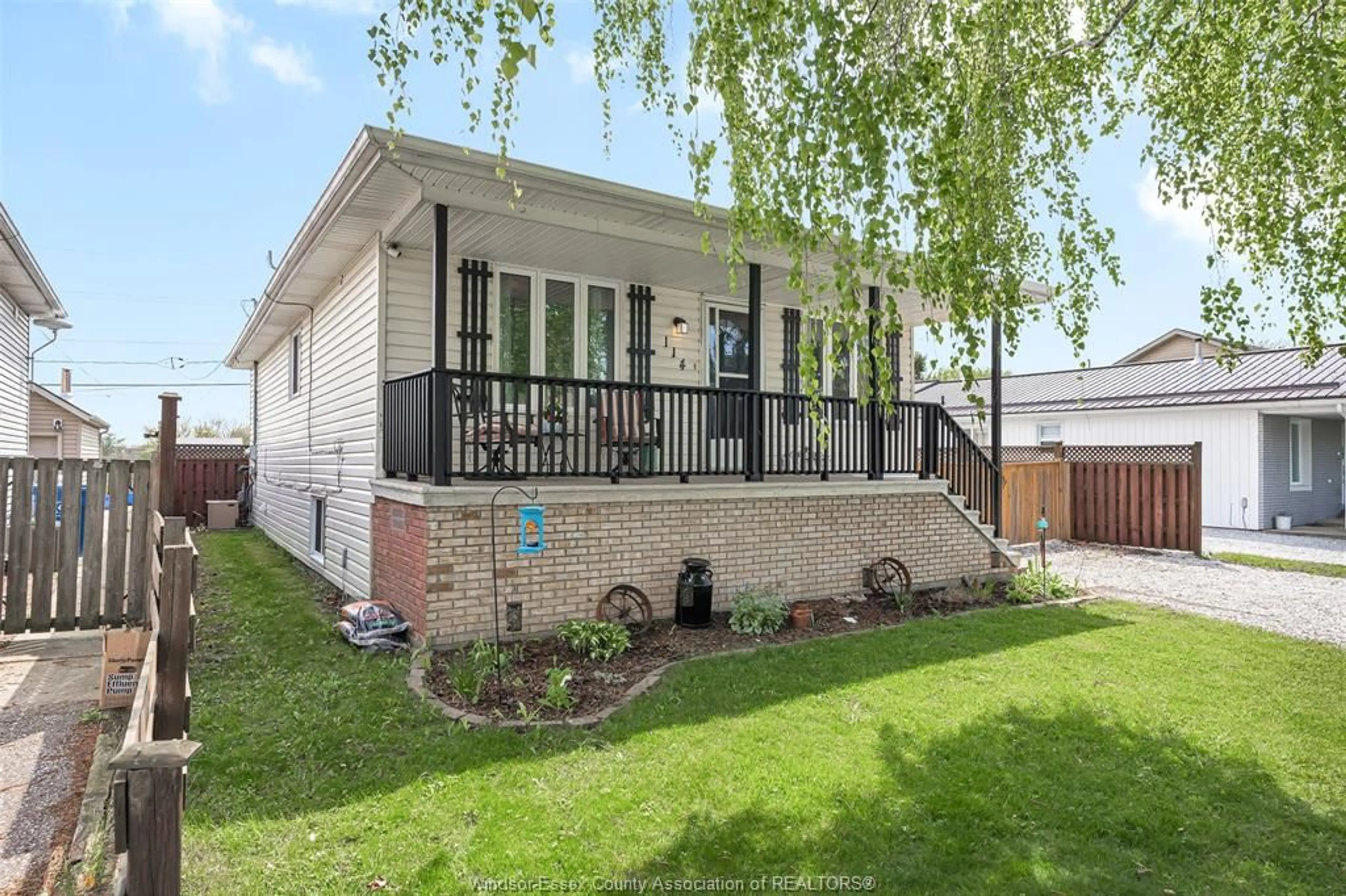 Home with brick exterior material, street for 114 GLOUCESTER Dr, Colchester Ontario N0R 1G0
