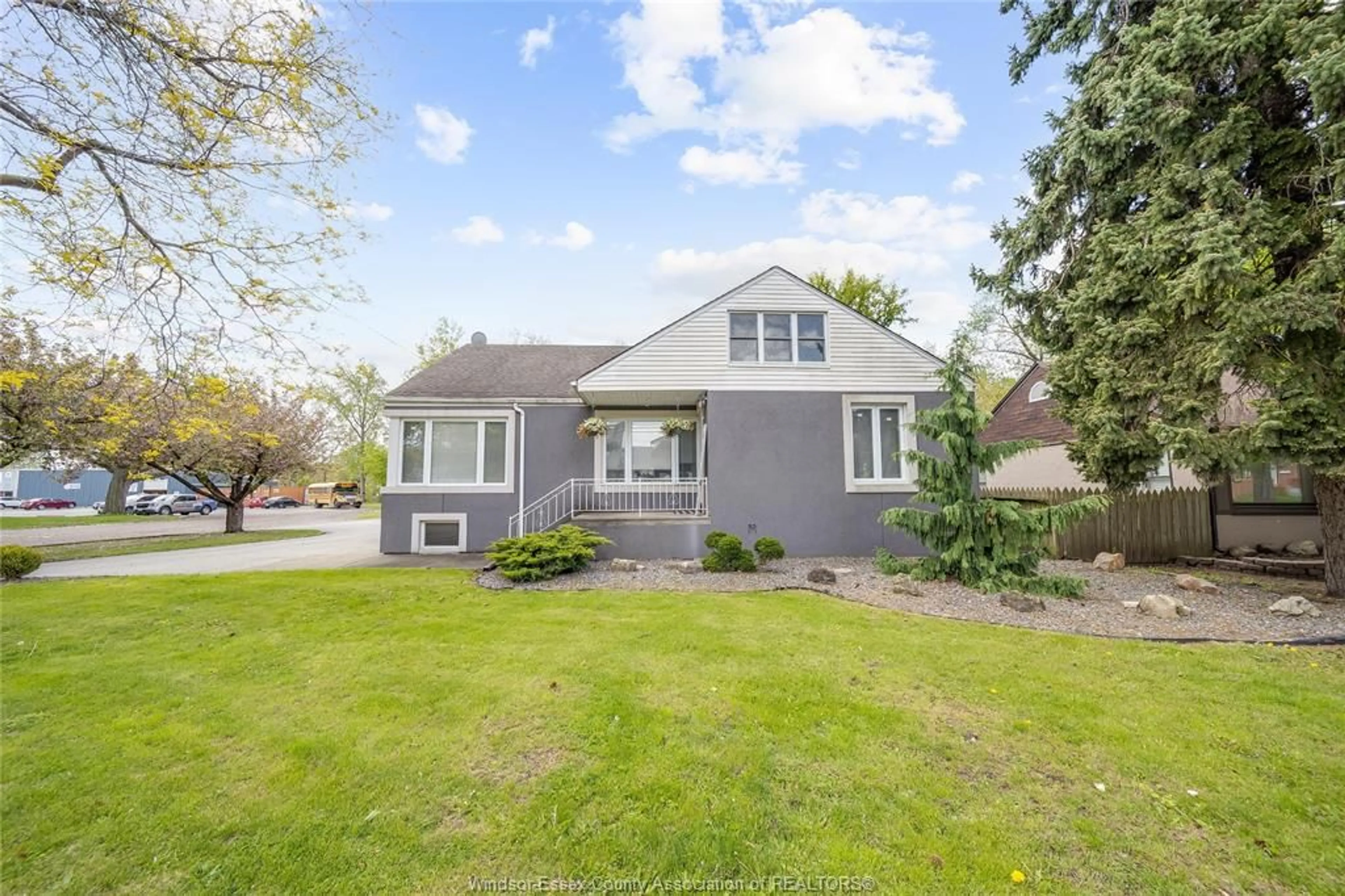 Home with vinyl exterior material, street for 485 PRINCE, Windsor Ontario N9C 2Y7