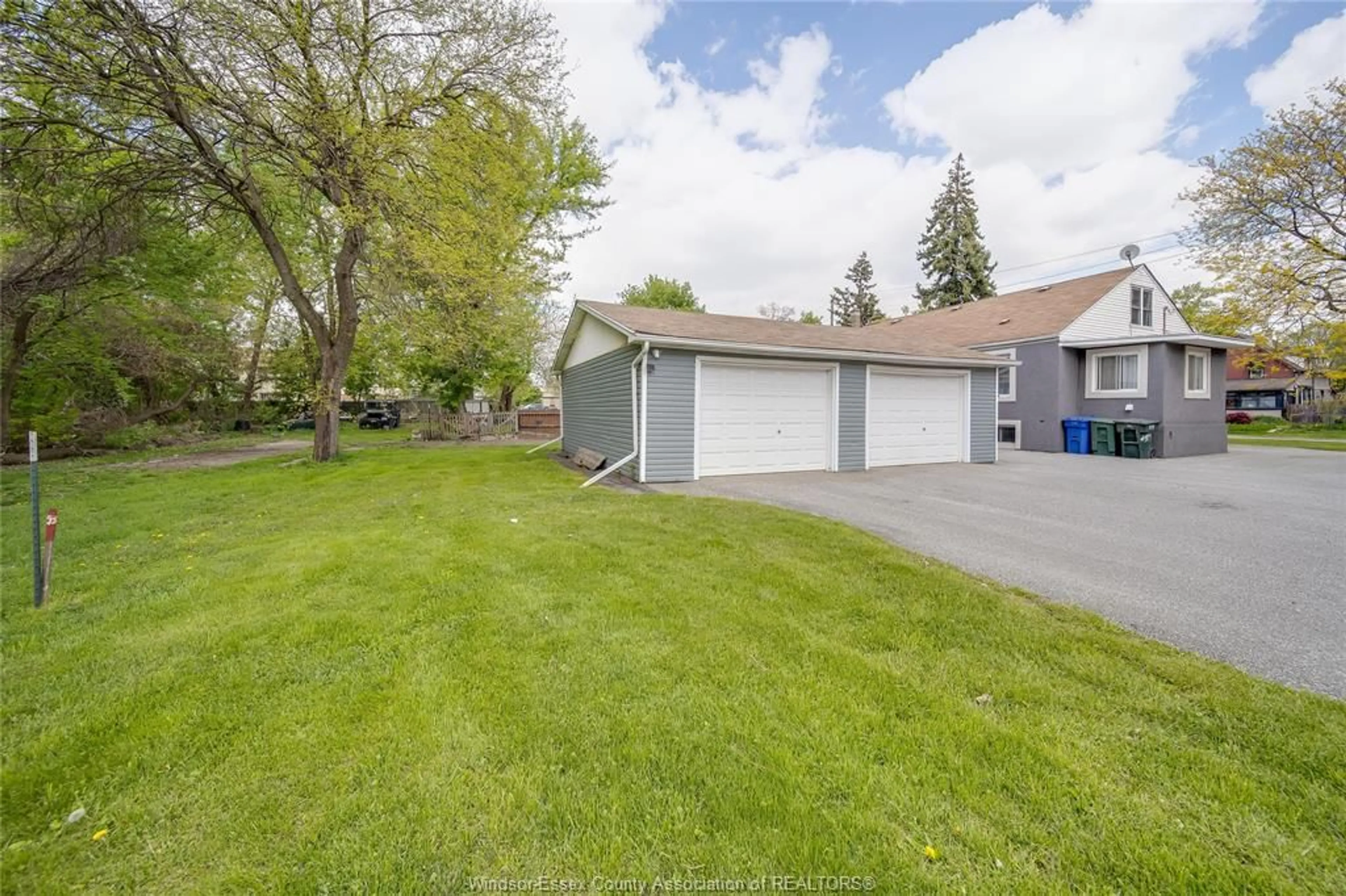 A pic from outside/outdoor area/front of a property/back of a property/a pic from drone, street for 485 PRINCE, Windsor Ontario N9C 2Y7
