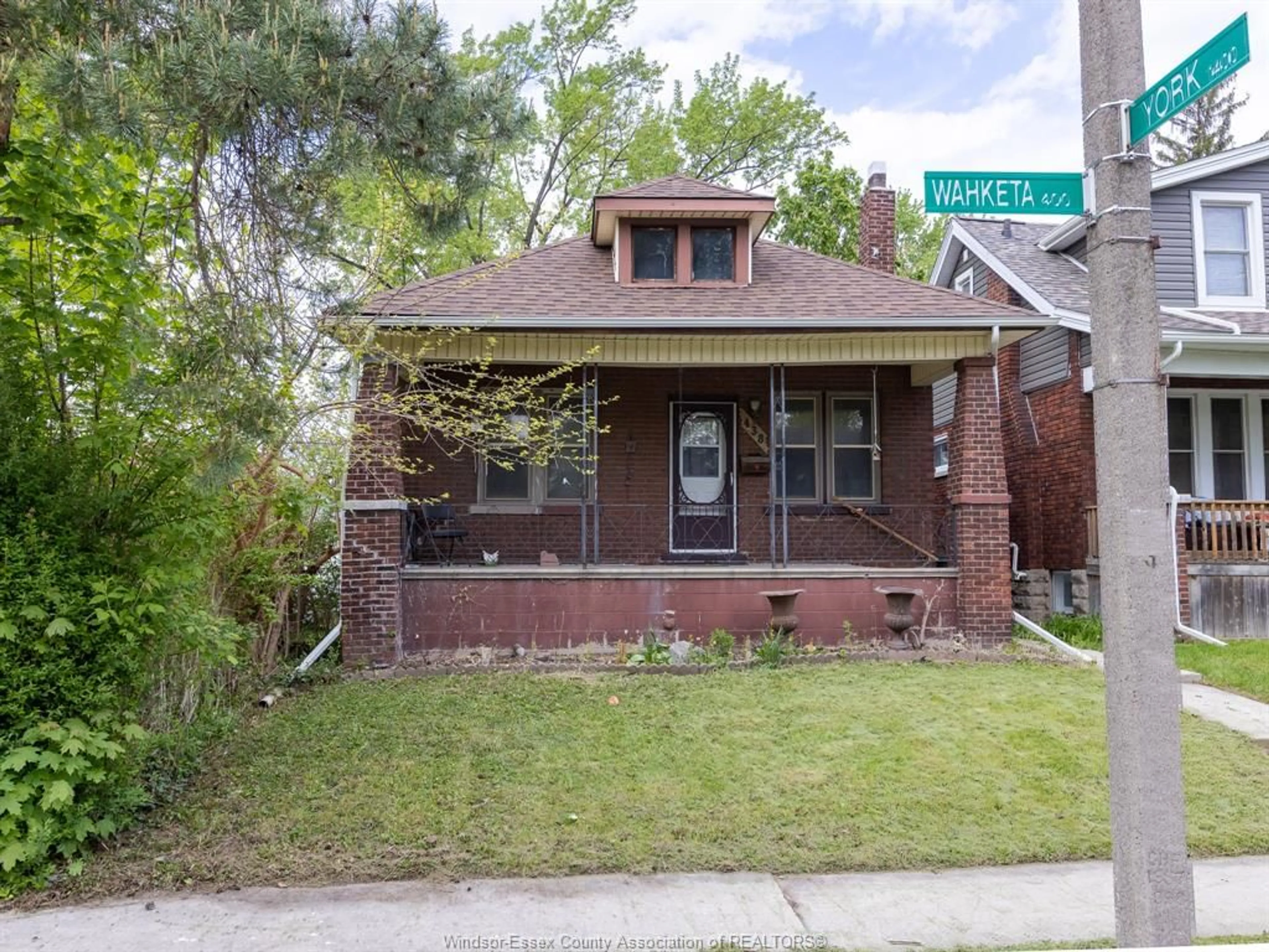 Home with brick exterior material, street for 438 WAHKETA St, Windsor Ontario N8X 1B6