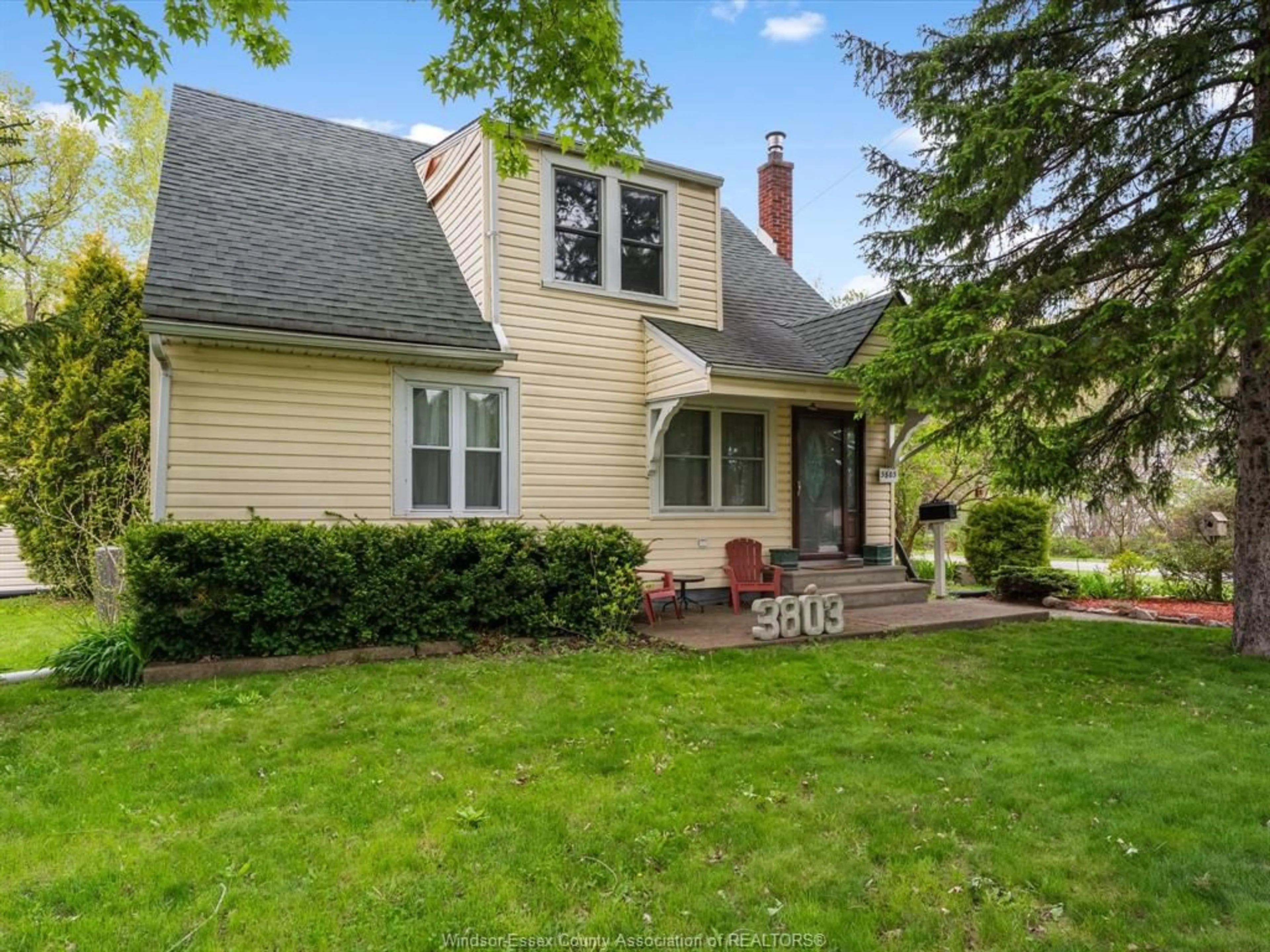 Home with vinyl exterior material, street for 3803 WOODWARD Blvd, Windsor Ontario N8W 2Z2