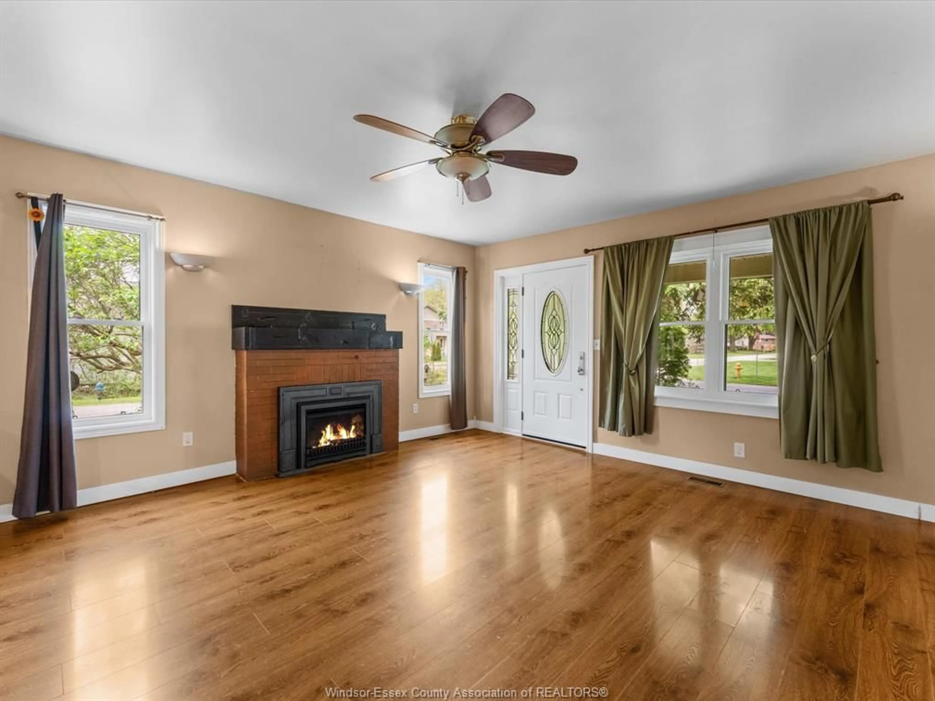 Living room with furniture, wood/laminate floor for 3803 WOODWARD Blvd, Windsor Ontario N8W 2Z2