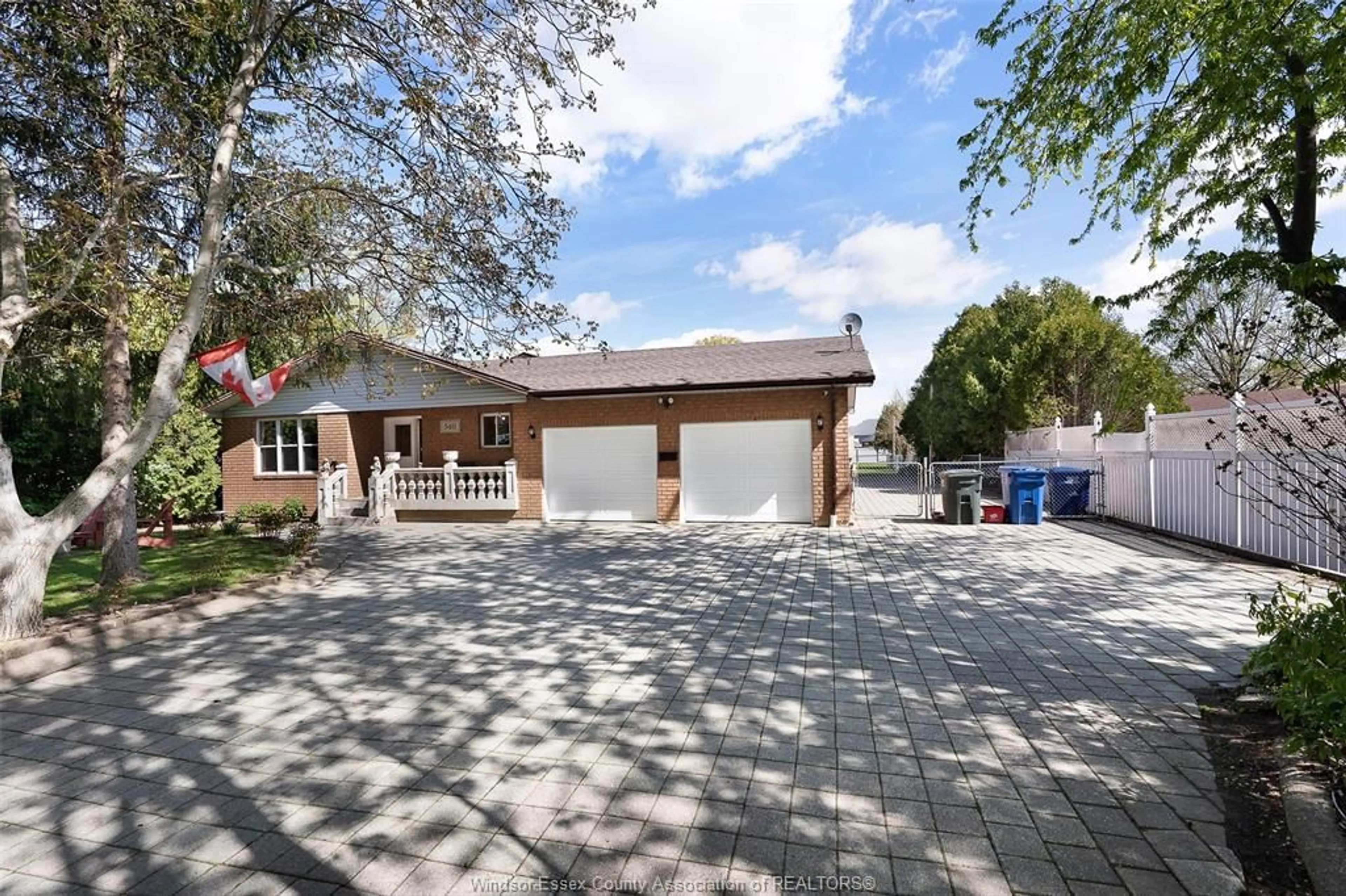 A pic from outside/outdoor area/front of a property/back of a property/a pic from drone, street for 540 SIMCOE St, Amherstburg Ontario N9V 1N3