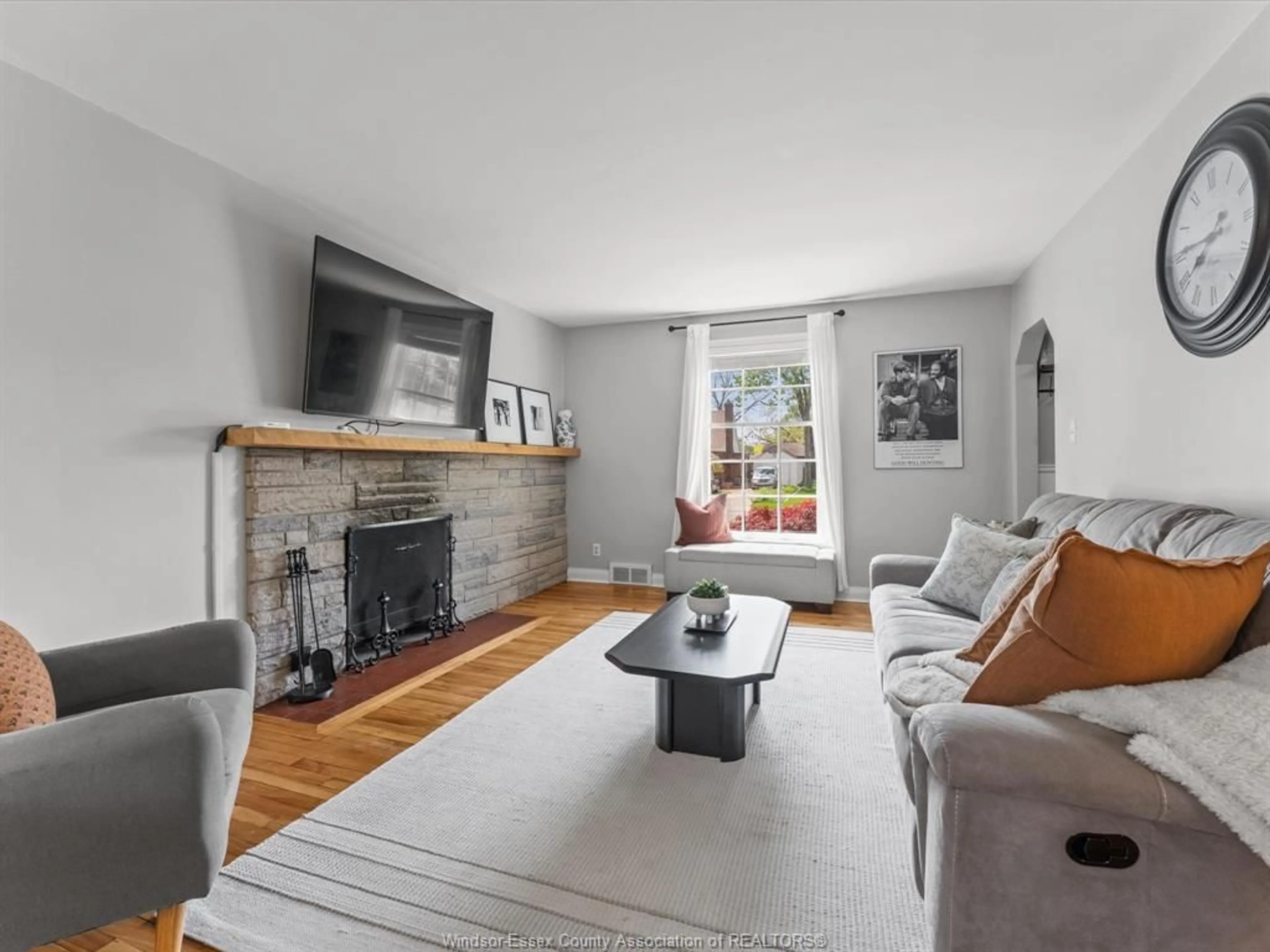 Living room with furniture, unknown for 3128 Church St, Windsor Ontario N9E 1V1