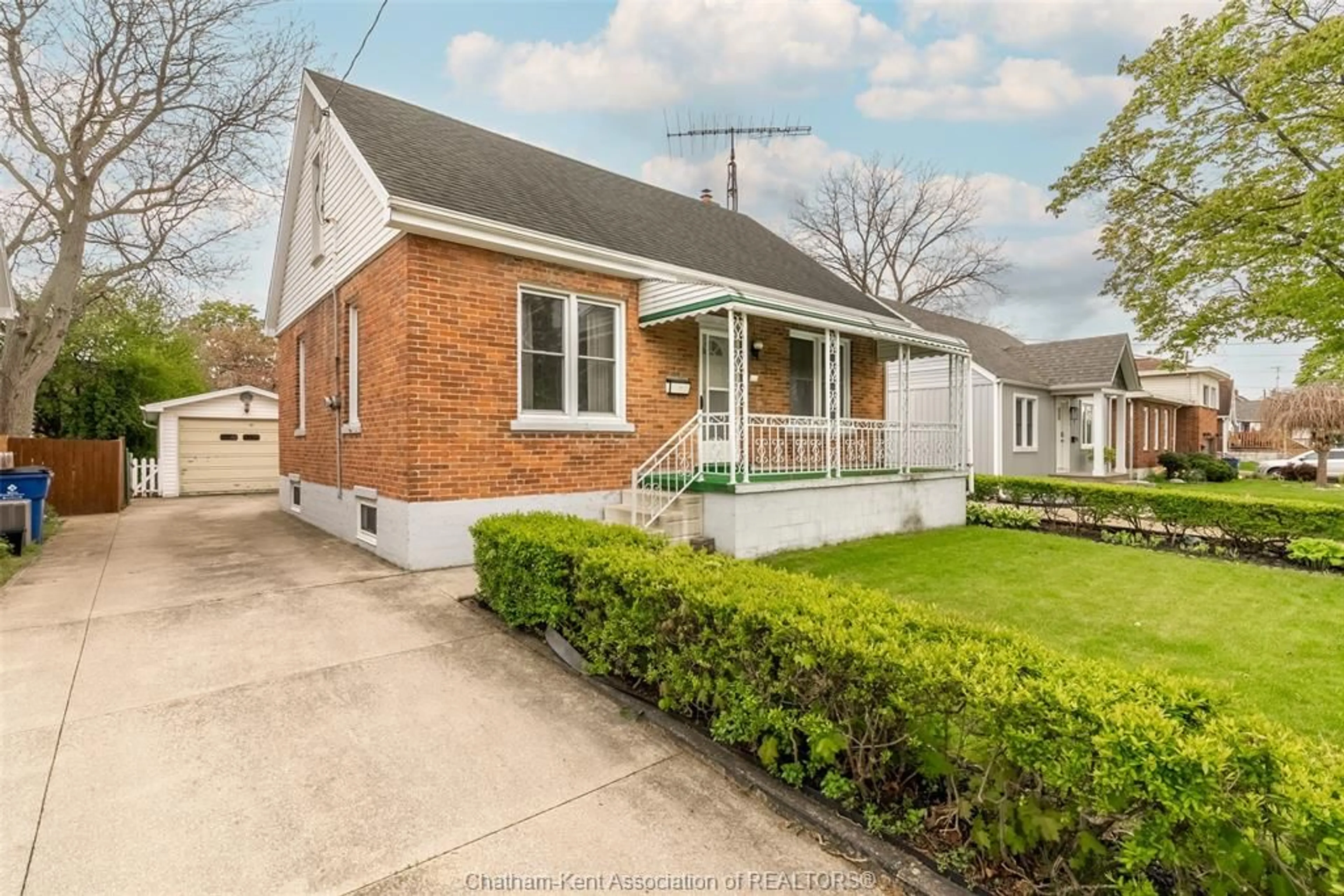 Home with brick exterior material, street for 118 Alexandra Ave, Chatham Ontario N7M 1Y3