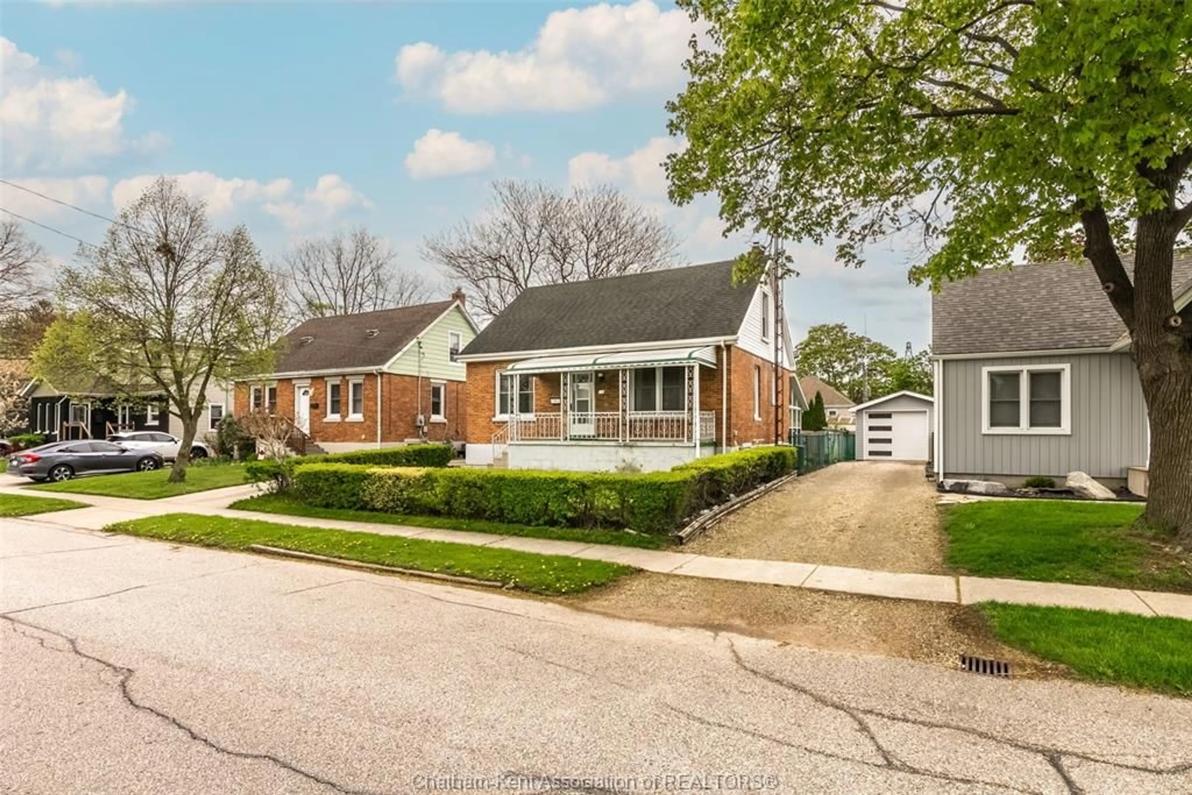 Home with brick exterior material, street for 118 Alexandra Ave, Chatham Ontario N7M 1Y3