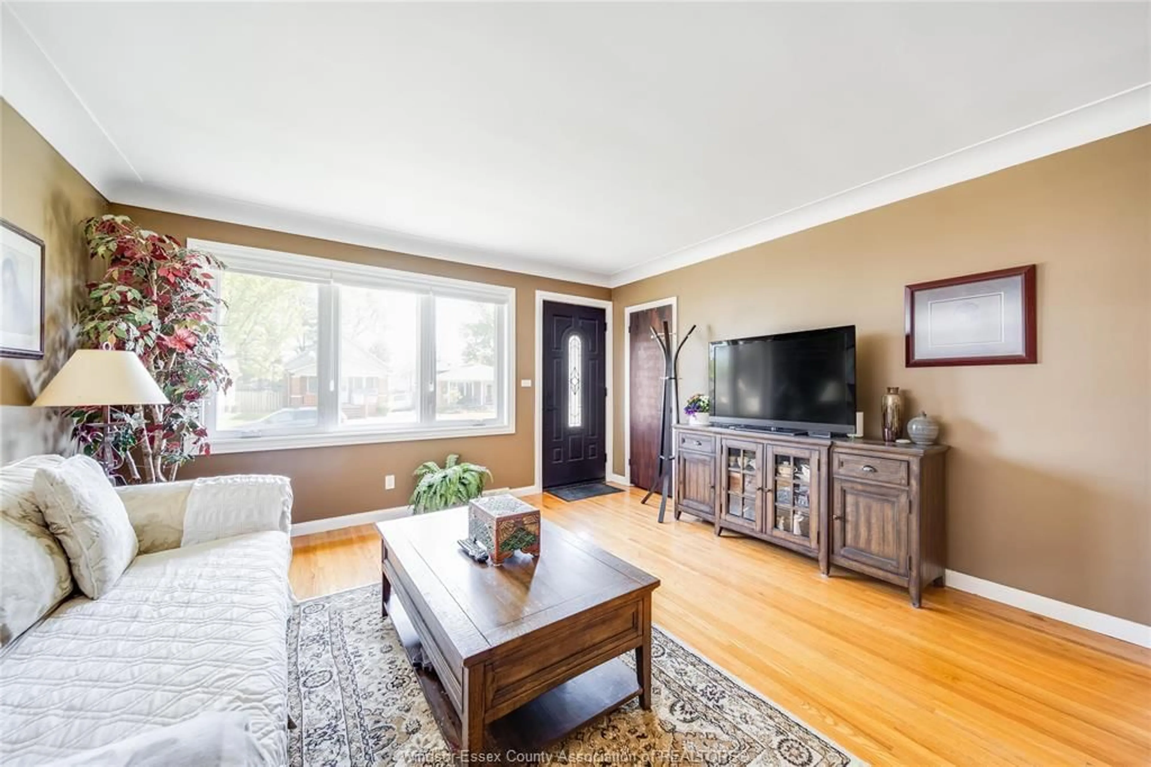 Living room with furniture, wood/laminate floor for 1347 BERNARD Rd, Windsor Ontario N8Y 4K2
