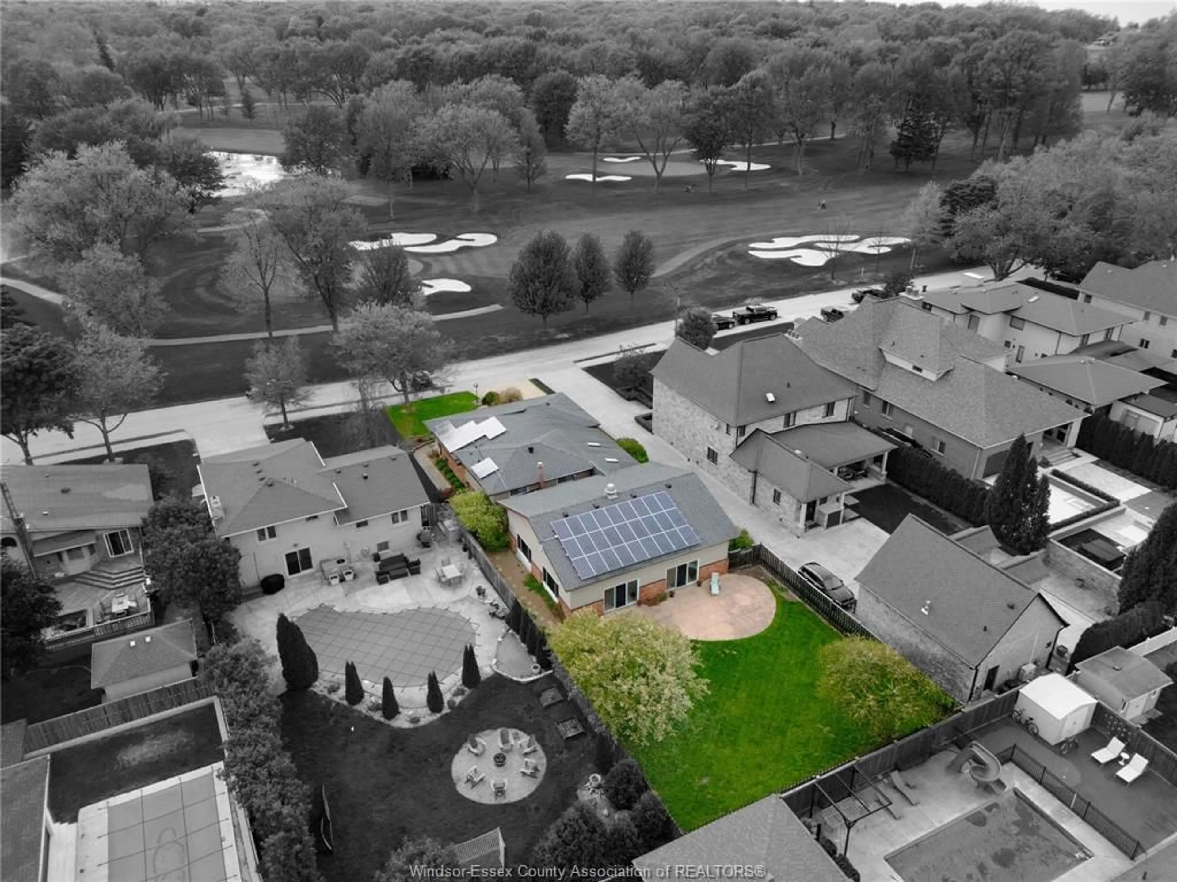 A pic from outside/outdoor area/front of a property/back of a property/a pic from drone, street for 362 PENTILLY, Tecumseh Ontario N8N 2K9