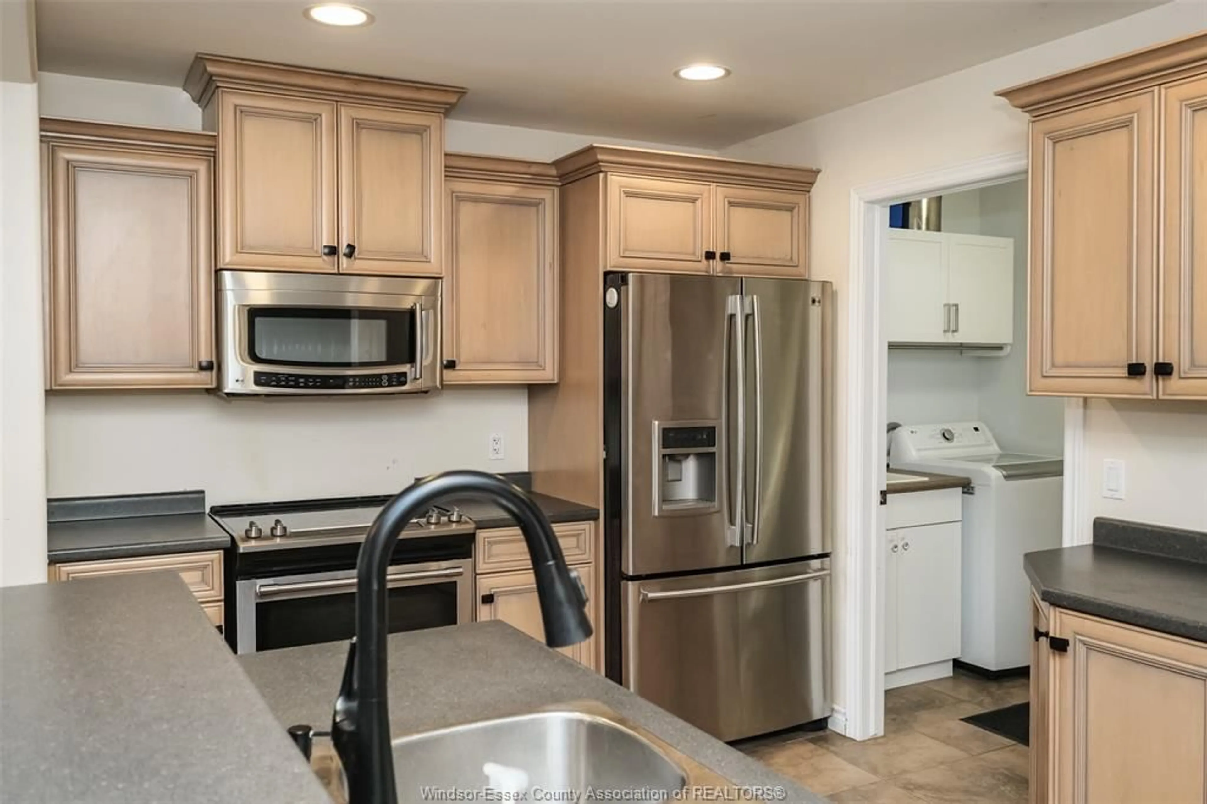 Open concept kitchen, ceramic/tile floor for 205 WHISPER CREEK, Lakeshore Ontario N9K 1G3