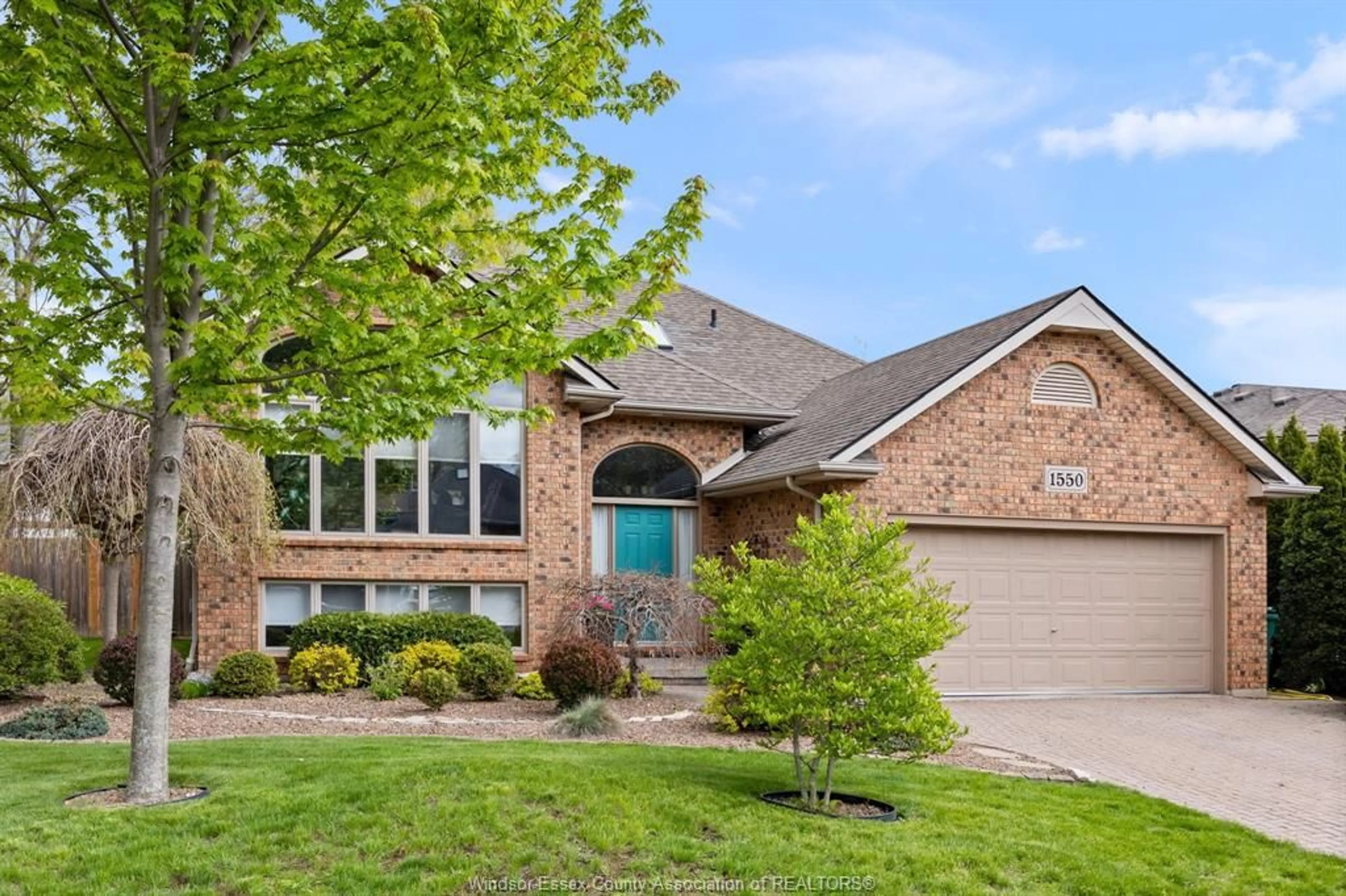 Home with brick exterior material, street for 1550 MINTO Ave, LaSalle Ontario N9J 3H2