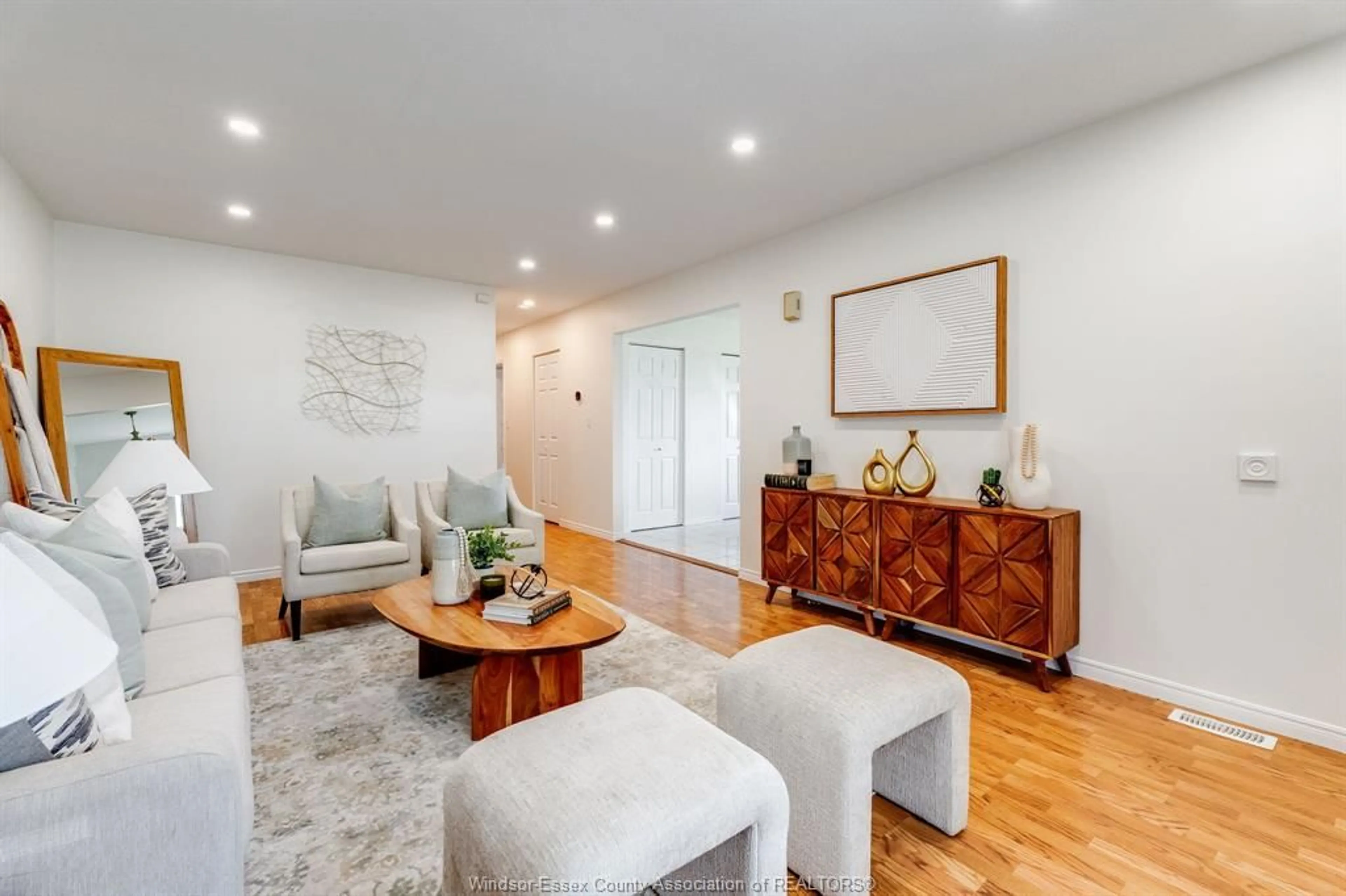 Living room with furniture, wood/laminate floor for 60 Canal St, Tilbury Ontario N0P 2L0