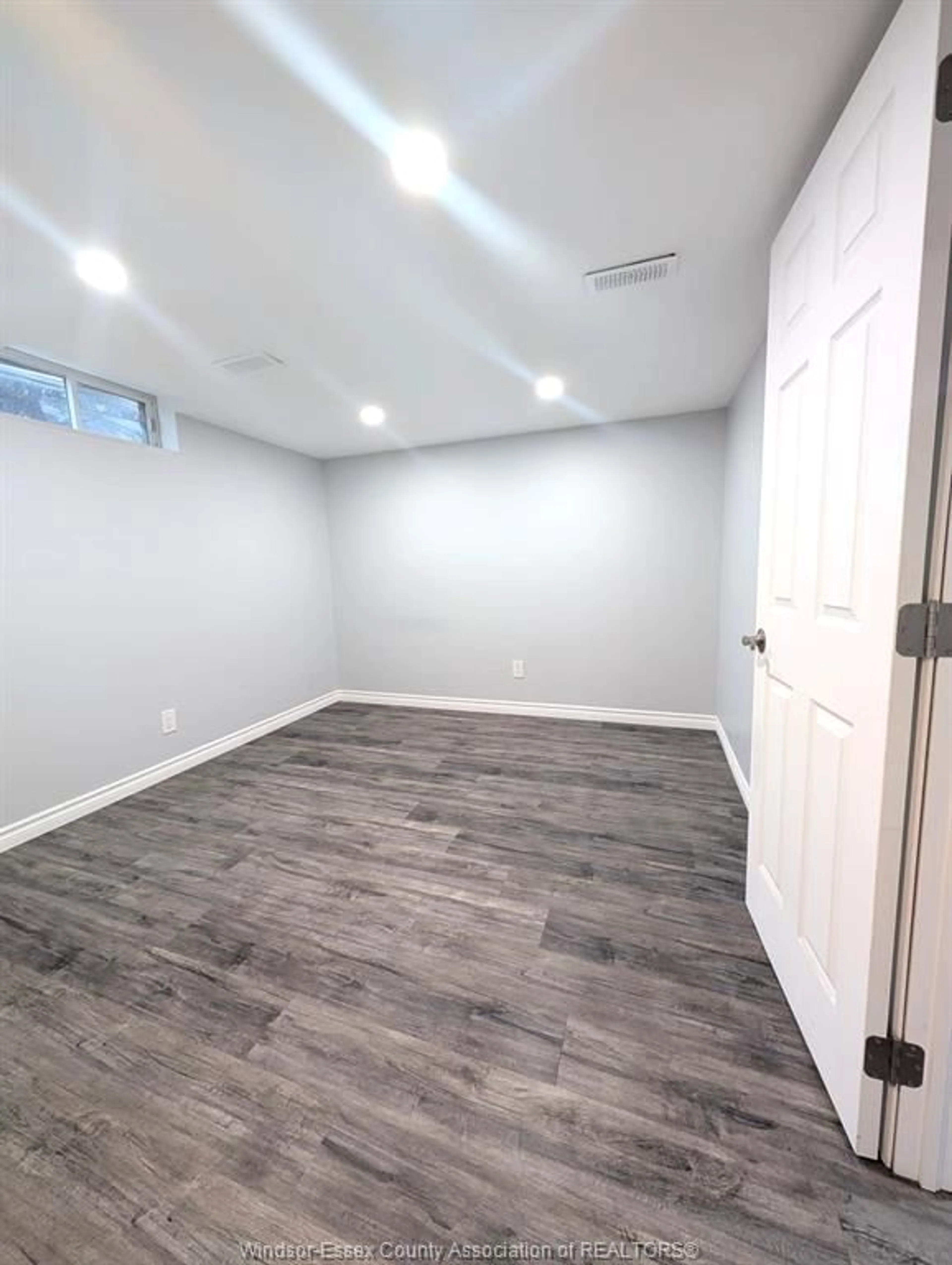 A pic of a room for 3456 EVERTS Ave, Windsor Ontario N9E 2W1