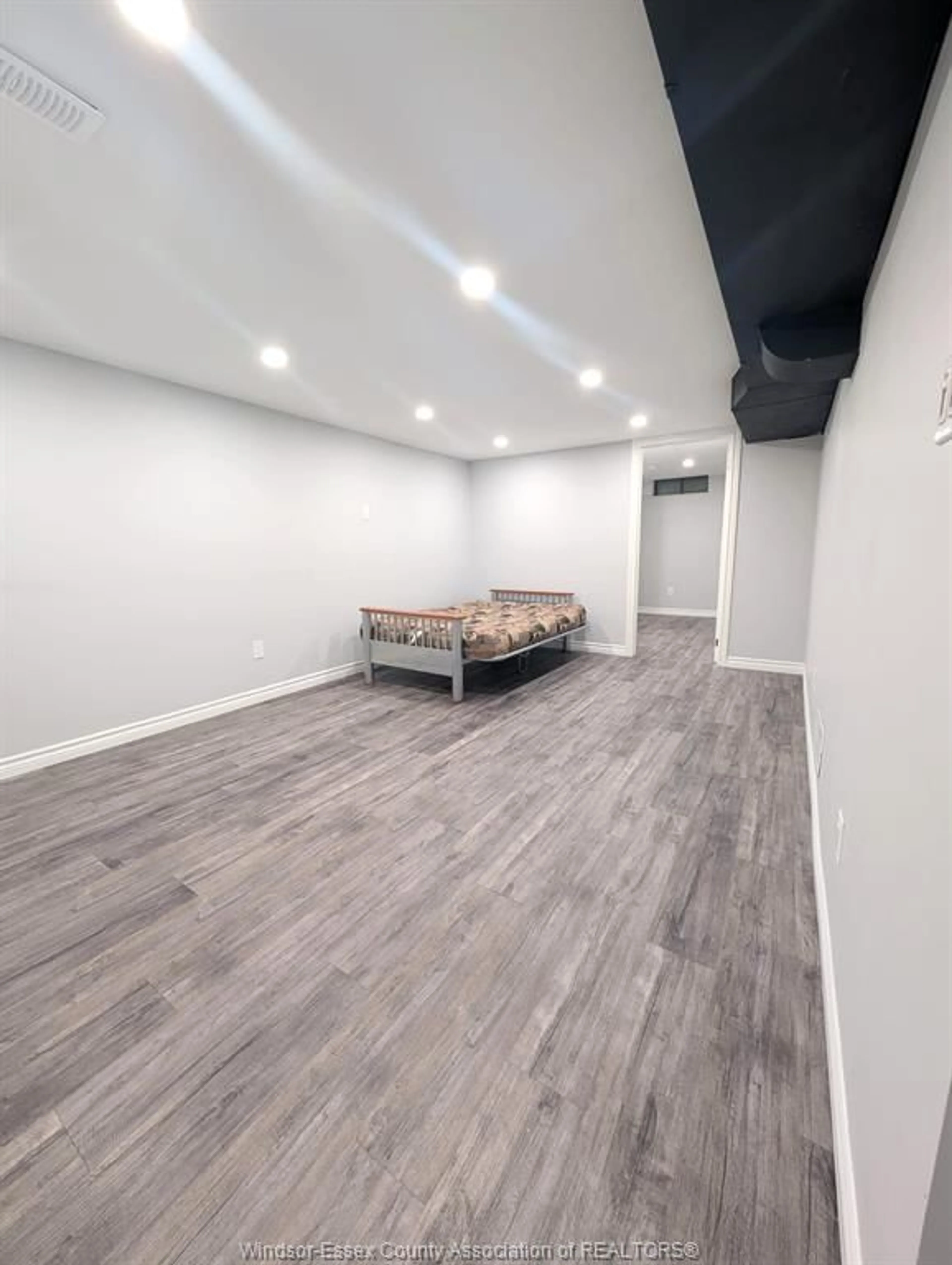 A pic of a room for 3456 EVERTS Ave, Windsor Ontario N9E 2W1