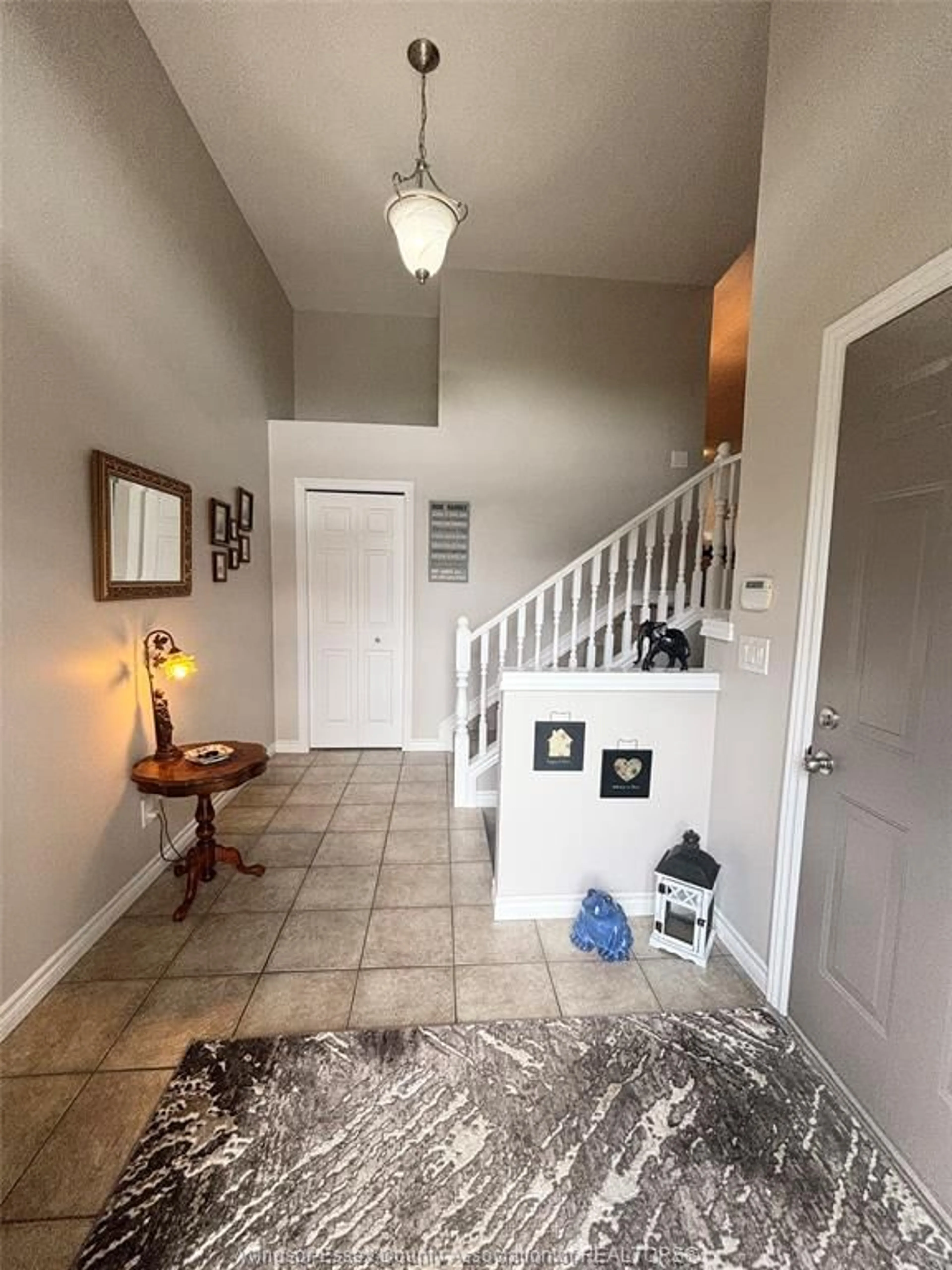 Indoor entryway for 391 JEWEL St, LaSalle Ontario N9J 3X4