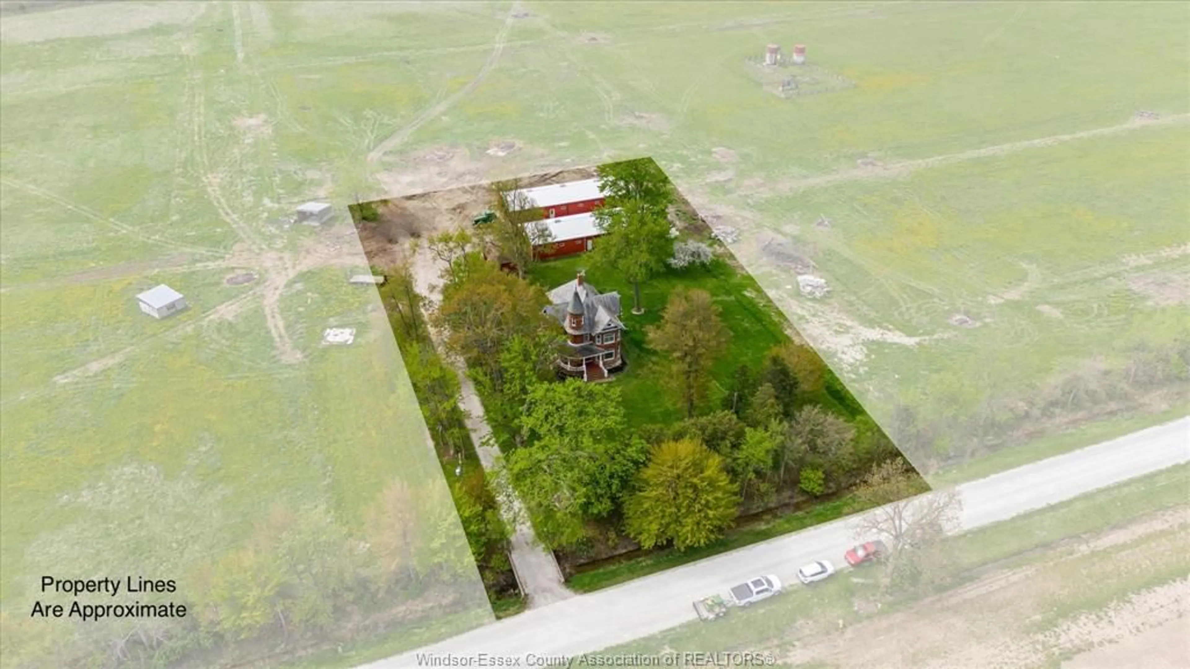 A pic from outside/outdoor area/front of a property/back of a property/a pic from drone, building for 1078 Countryview Lane, Lakeshore Ontario K0M 1G0
