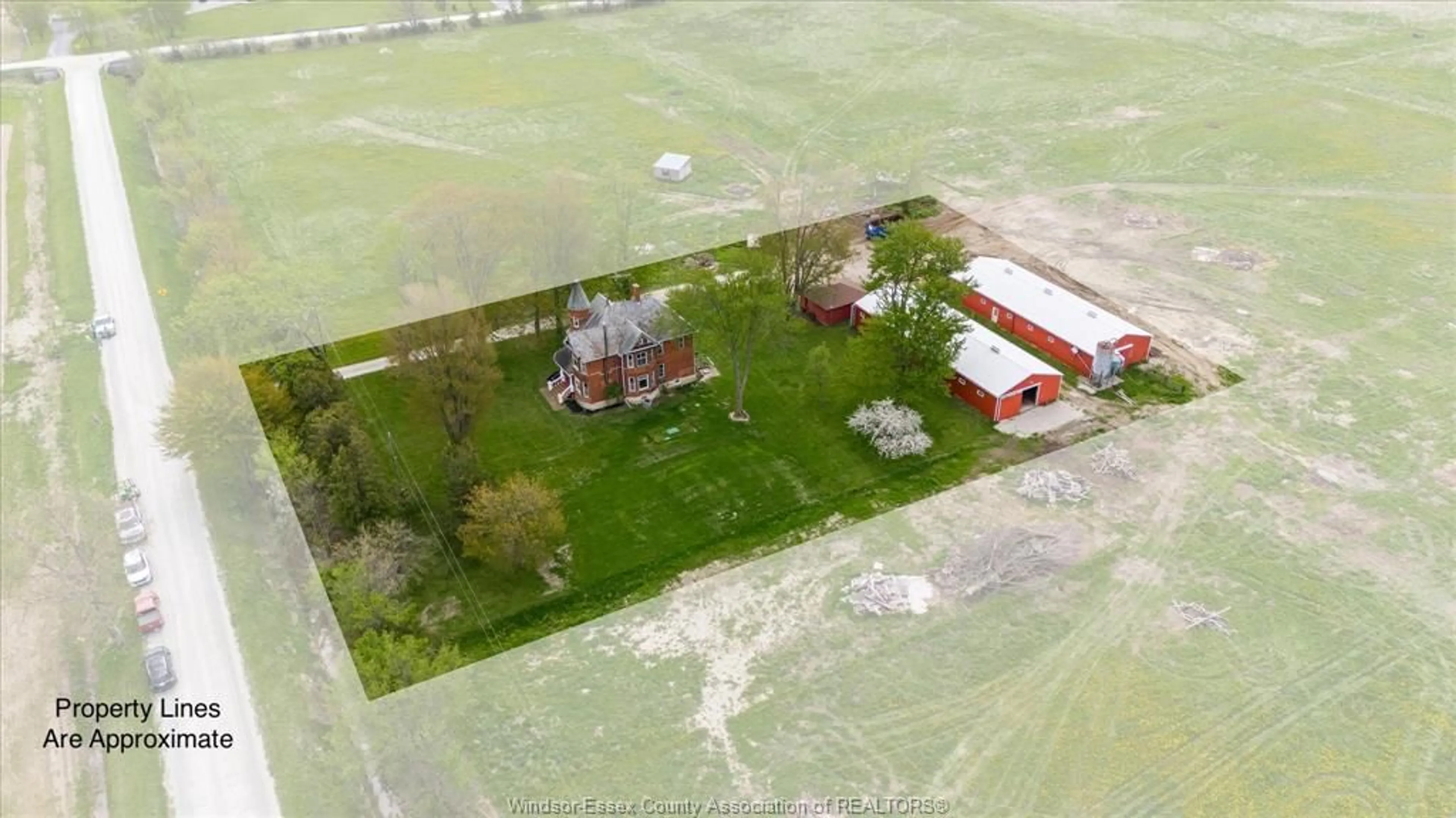 A pic from outside/outdoor area/front of a property/back of a property/a pic from drone, building for 1078 Countryview Lane, Lakeshore Ontario K0M 1G0