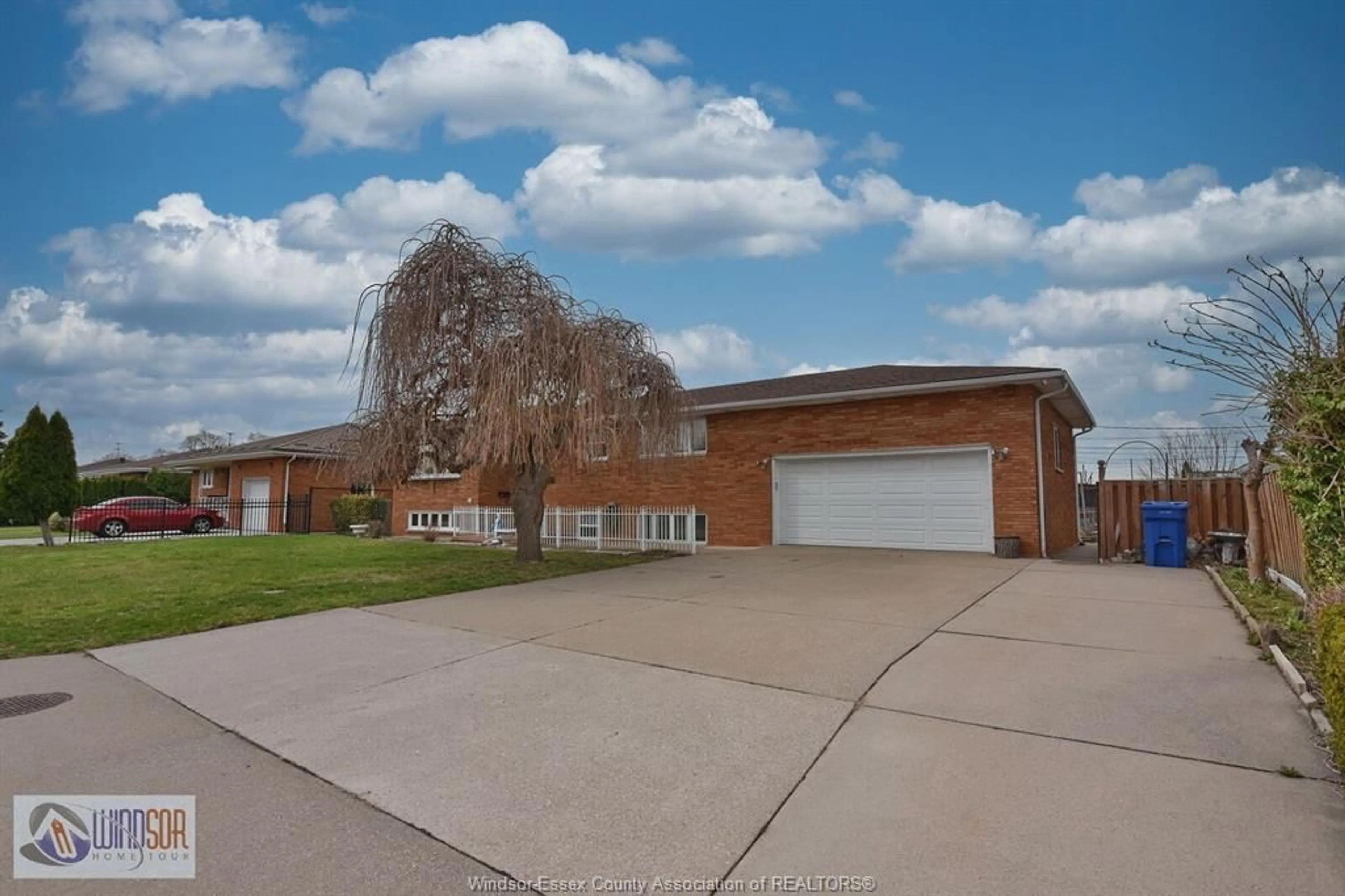 A pic from outside/outdoor area/front of a property/back of a property/a pic from drone, street for 1455 ST. CLAIR Ave, Windsor Ontario N9B 3K7