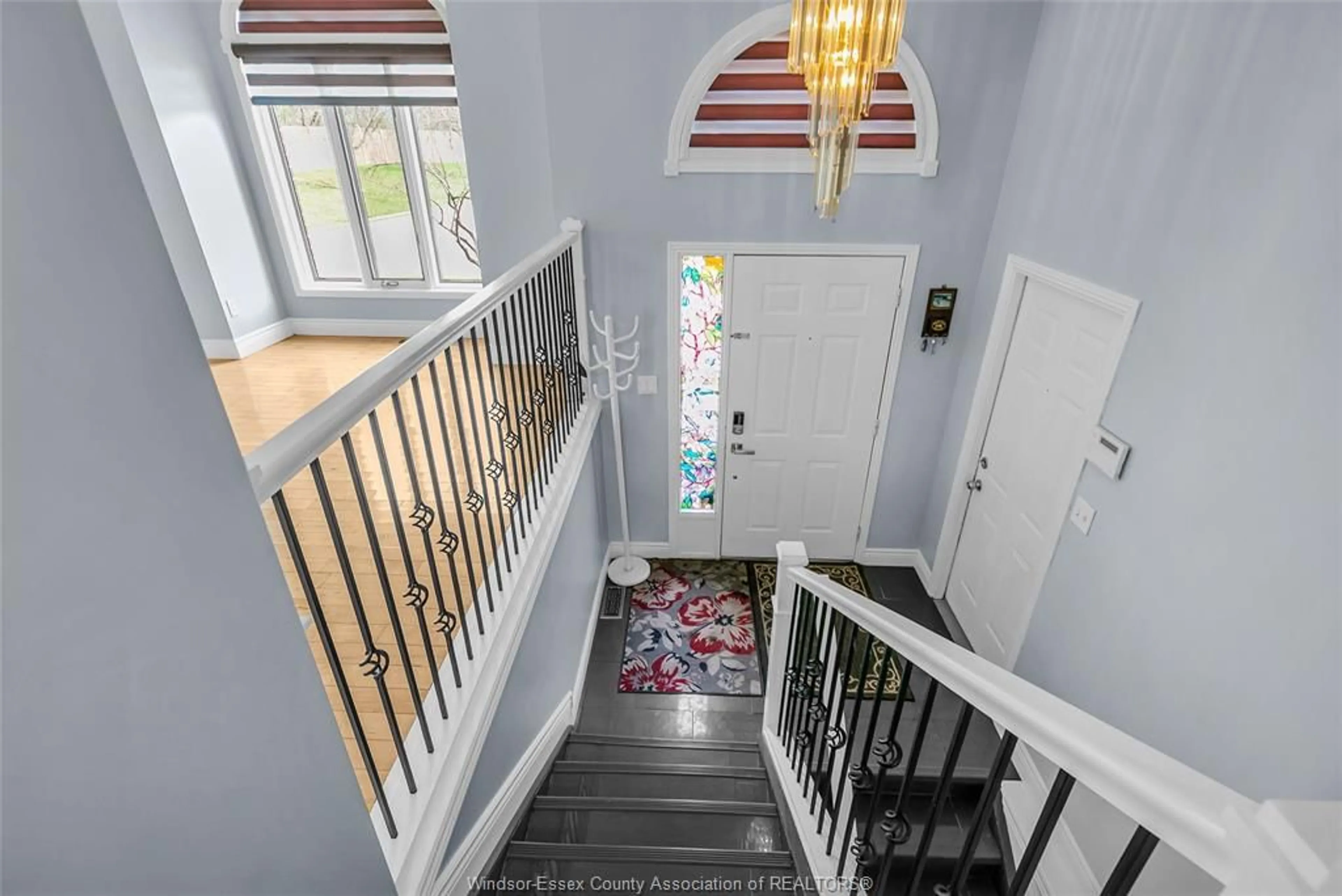 Indoor foyer for 2505 ST. CLAIR Ave, Windsor Ontario N9E 4L9