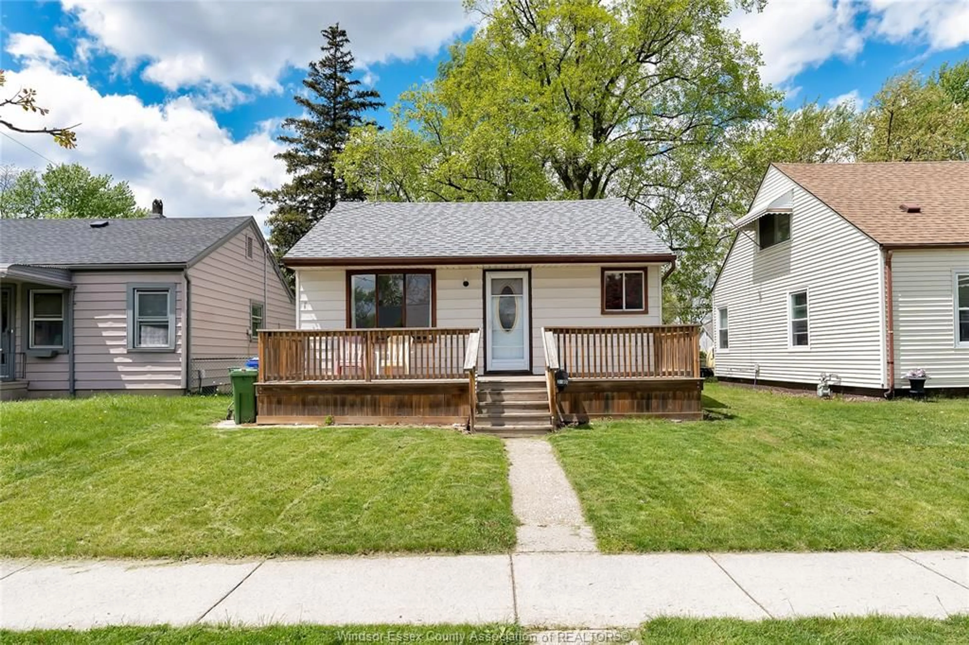 Home with vinyl exterior material, street for 3666 GIRARDOT St, Windsor Ontario N9C 1W5