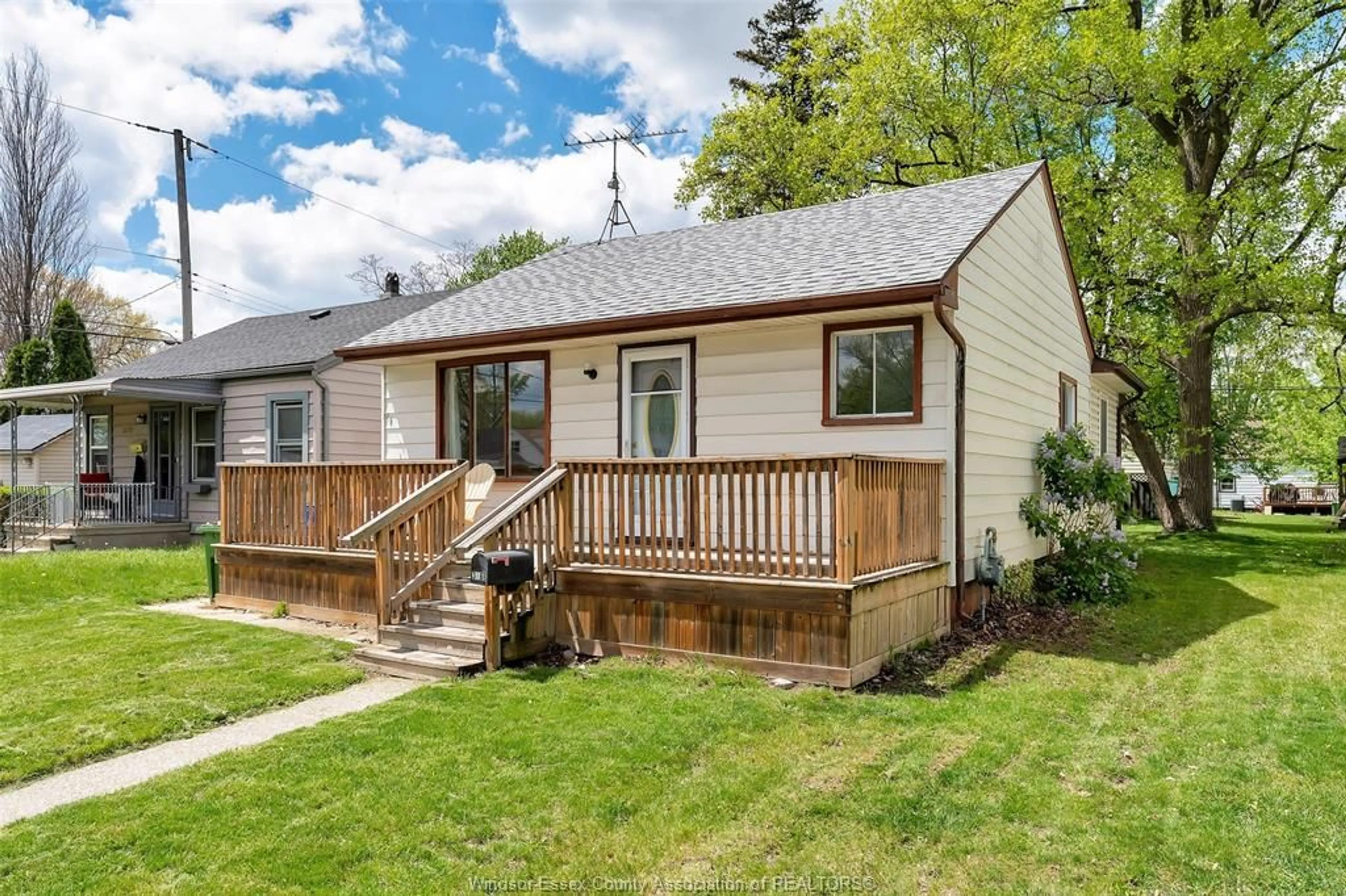 Home with vinyl exterior material, street for 3666 GIRARDOT St, Windsor Ontario N9C 1W5
