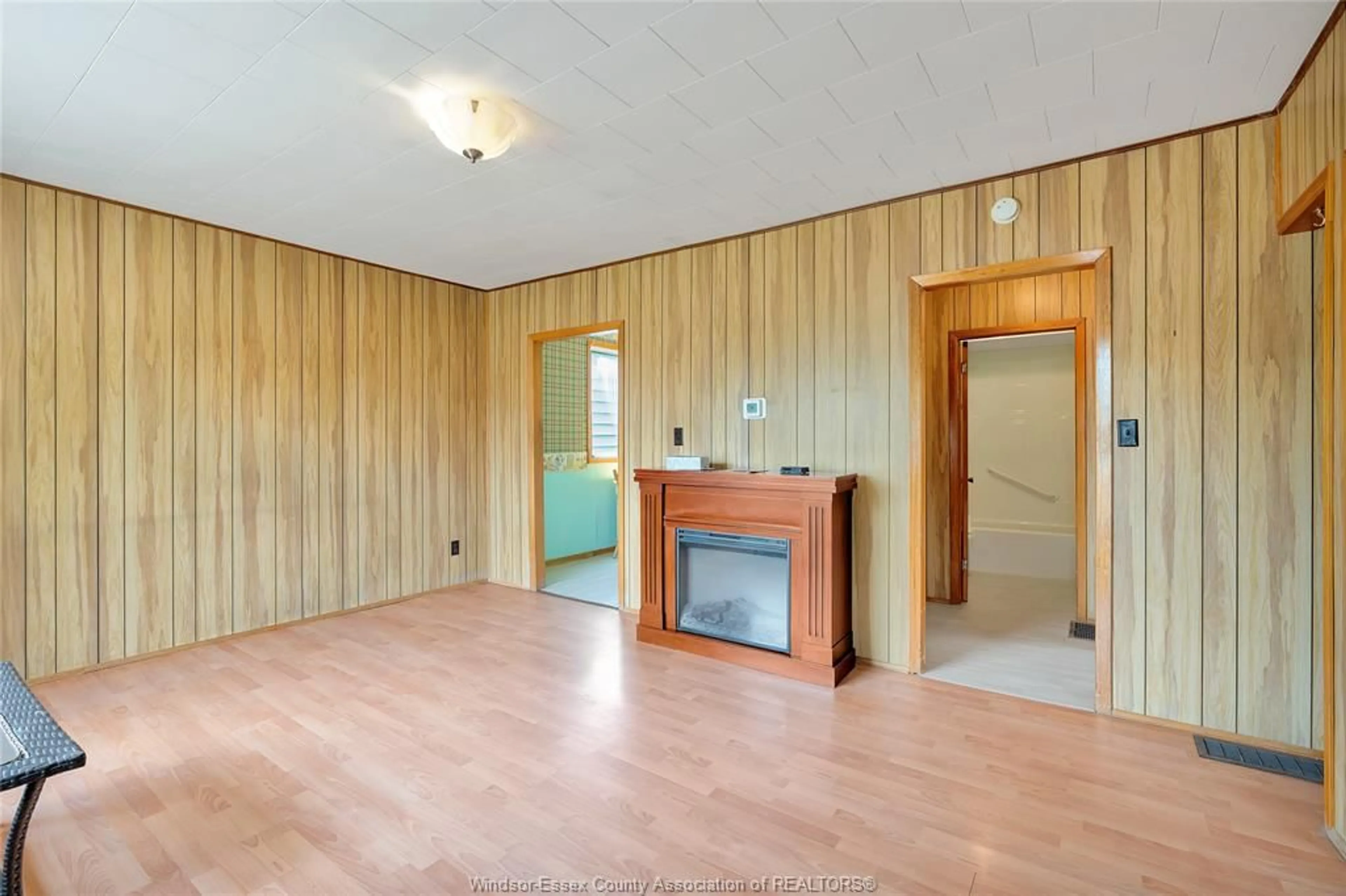 A pic of a room for 3666 GIRARDOT St, Windsor Ontario N9C 1W5