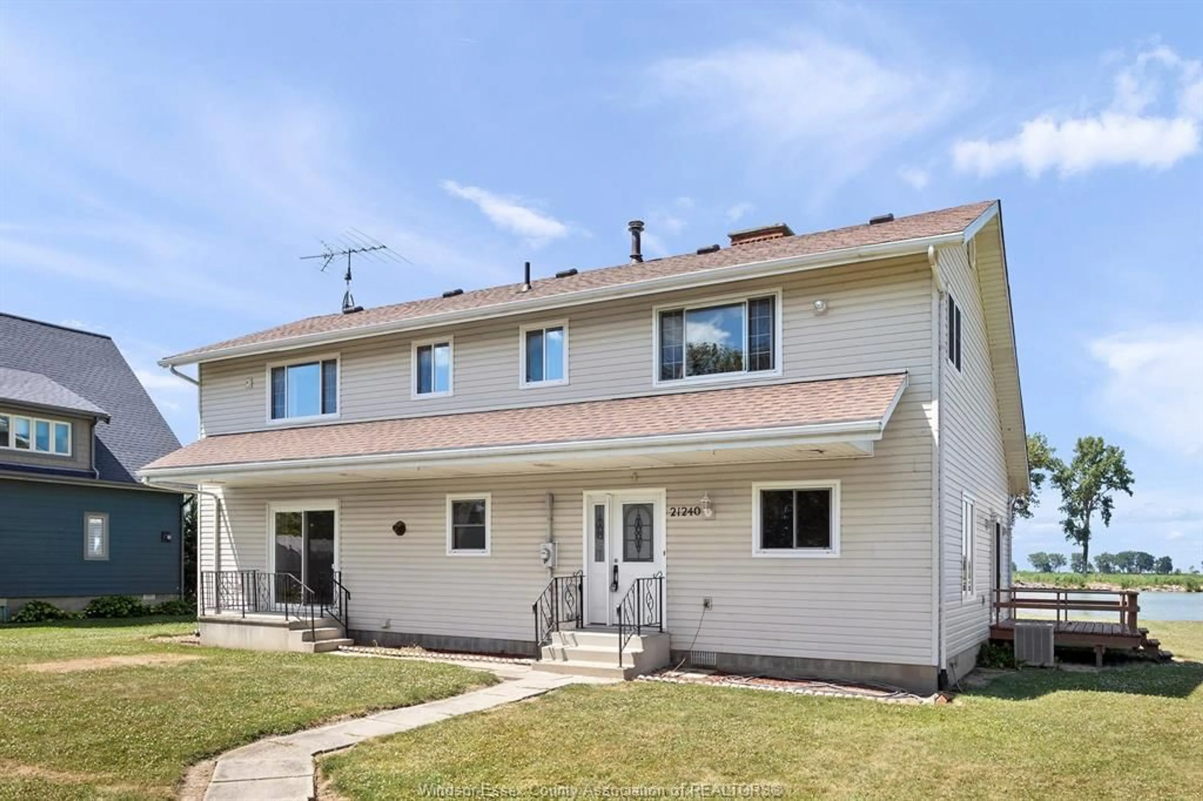 Home with vinyl exterior material, street for 21240 DOCKSIDE, Tilbury North Ontario N0P 1L0
