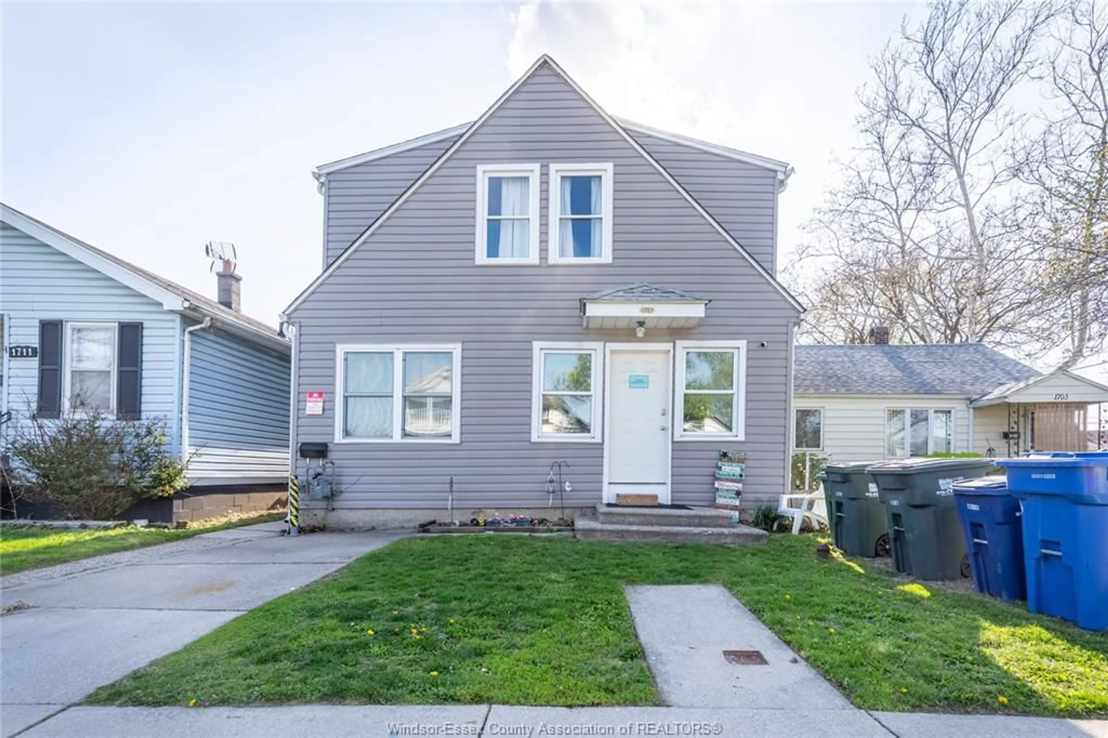 Home with vinyl exterior material, street for 1707 ALBERT, Windsor Ontario N8Y 3R6