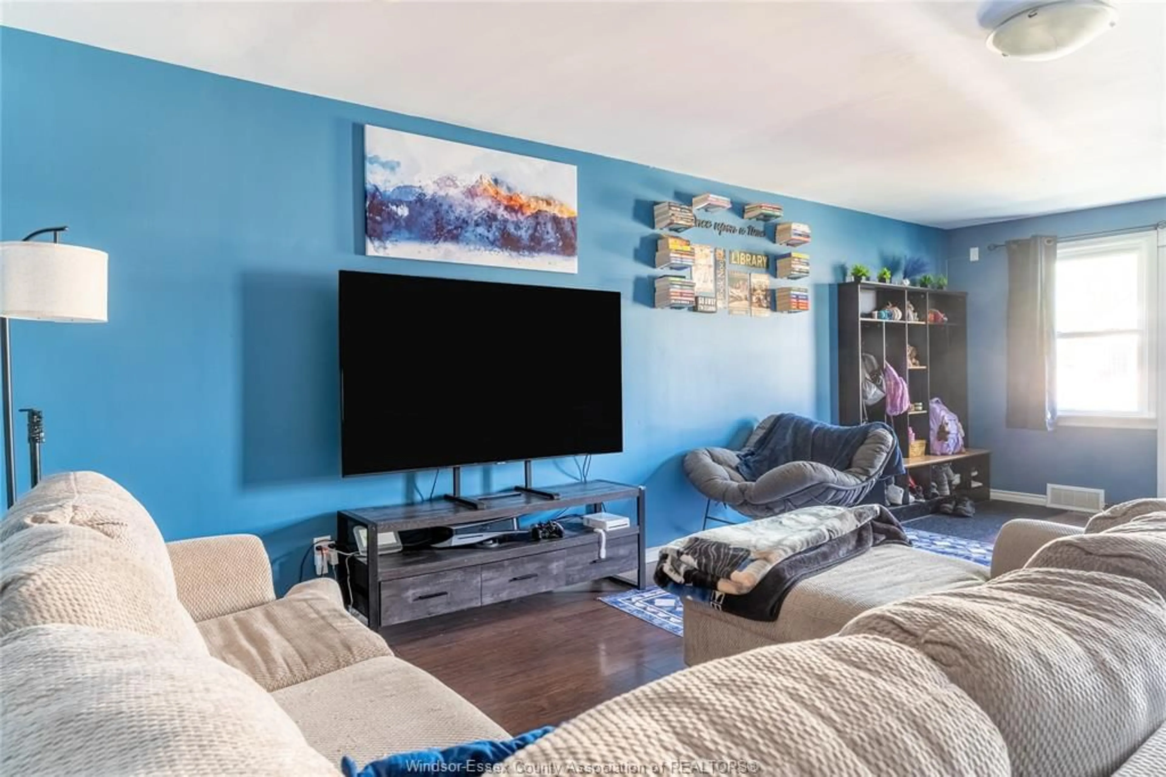 Home theater for 1707 ALBERT, Windsor Ontario N8Y 3R6