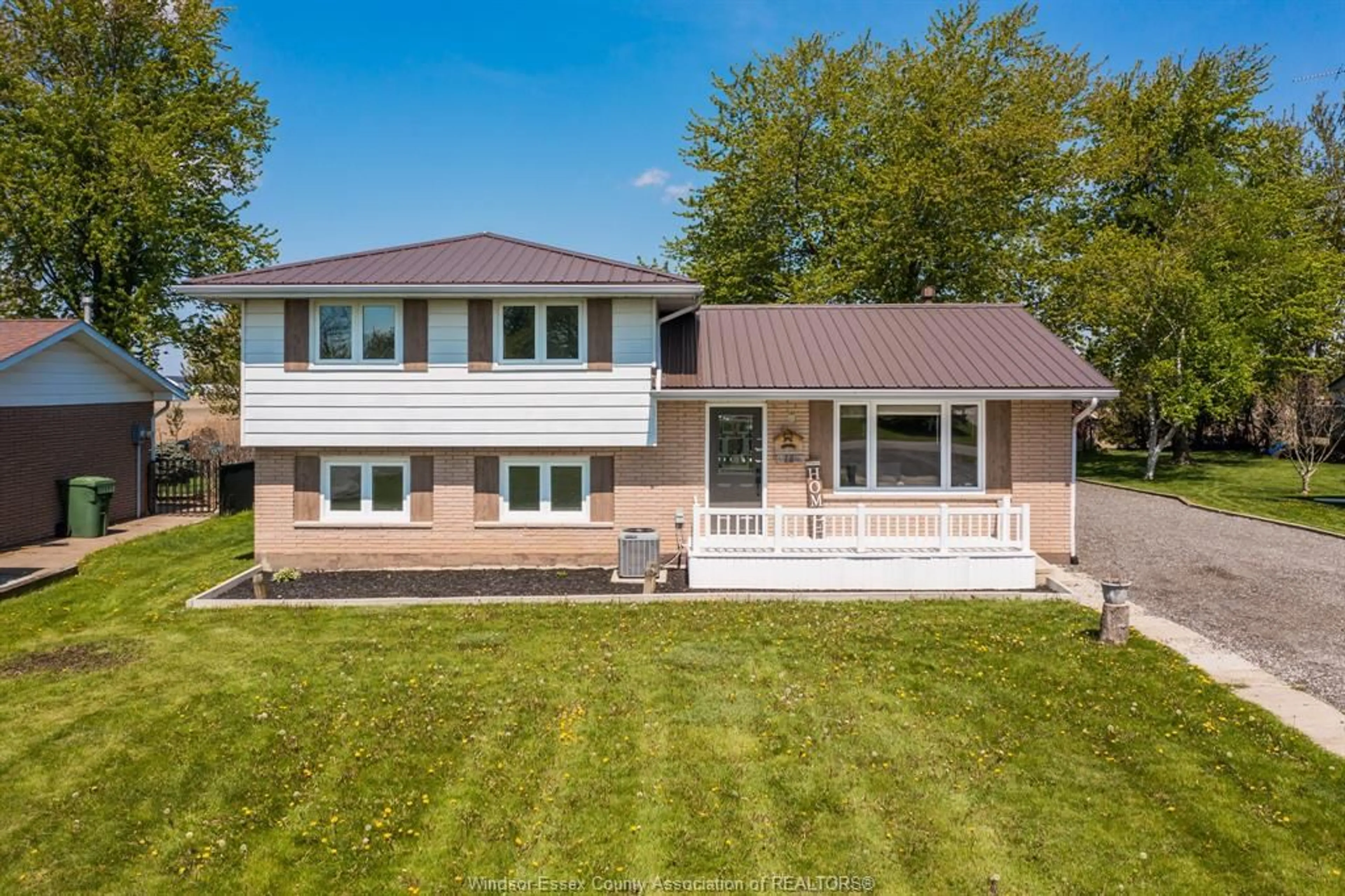 Home with vinyl exterior material, street for 18 CAMPBELL, Merlin Ontario N0P 1W0