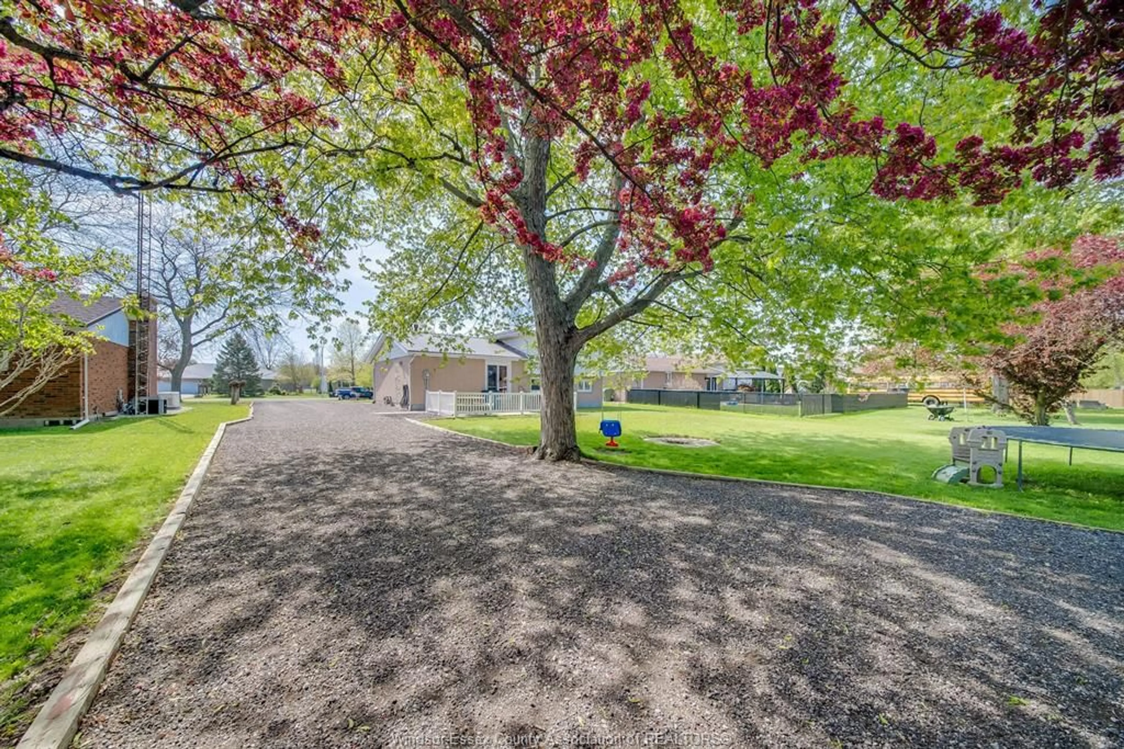 A pic from outside/outdoor area/front of a property/back of a property/a pic from drone, street for 18 CAMPBELL, Merlin Ontario N0P 1W0
