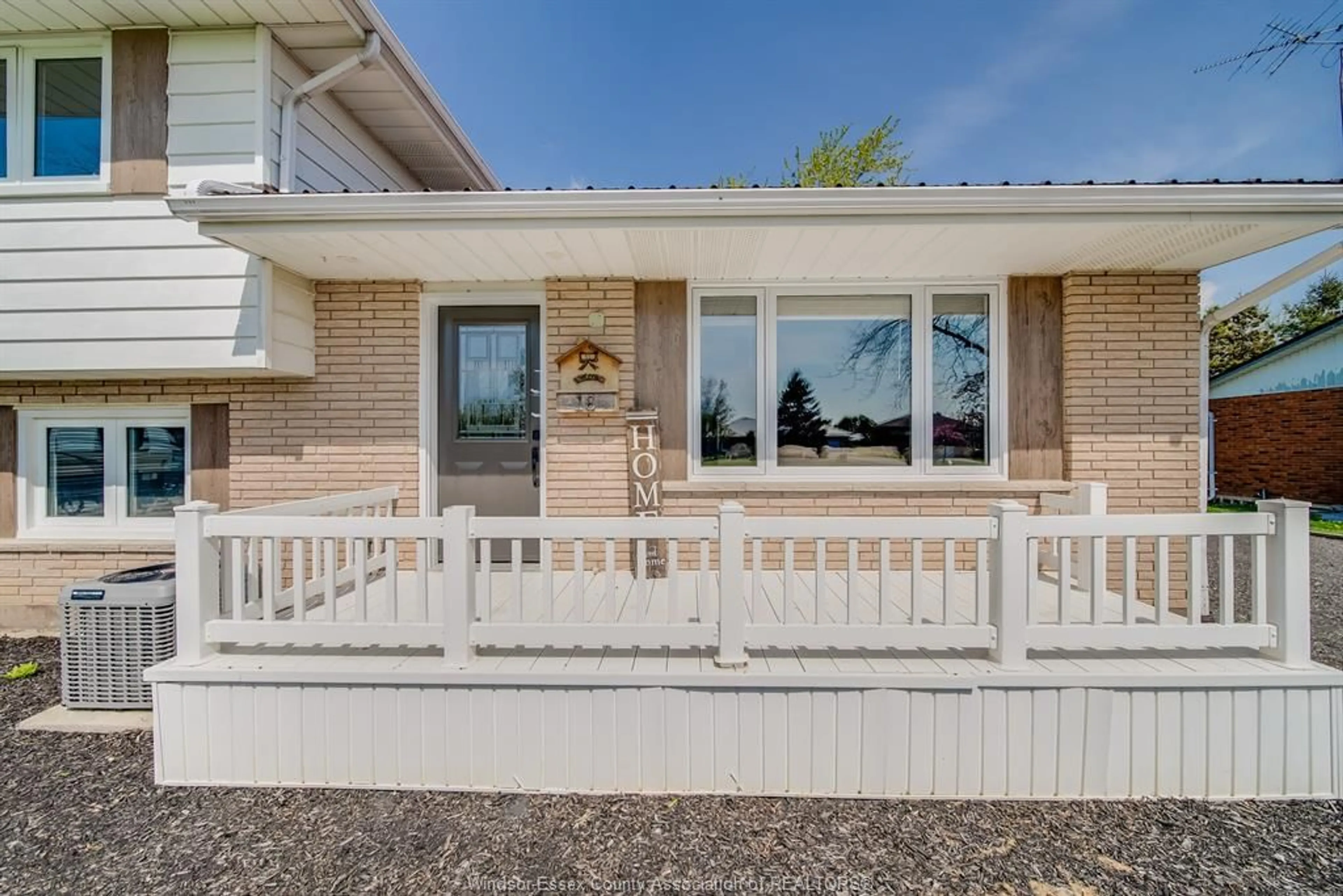 Home with vinyl exterior material, unknown for 18 CAMPBELL, Merlin Ontario N0P 1W0