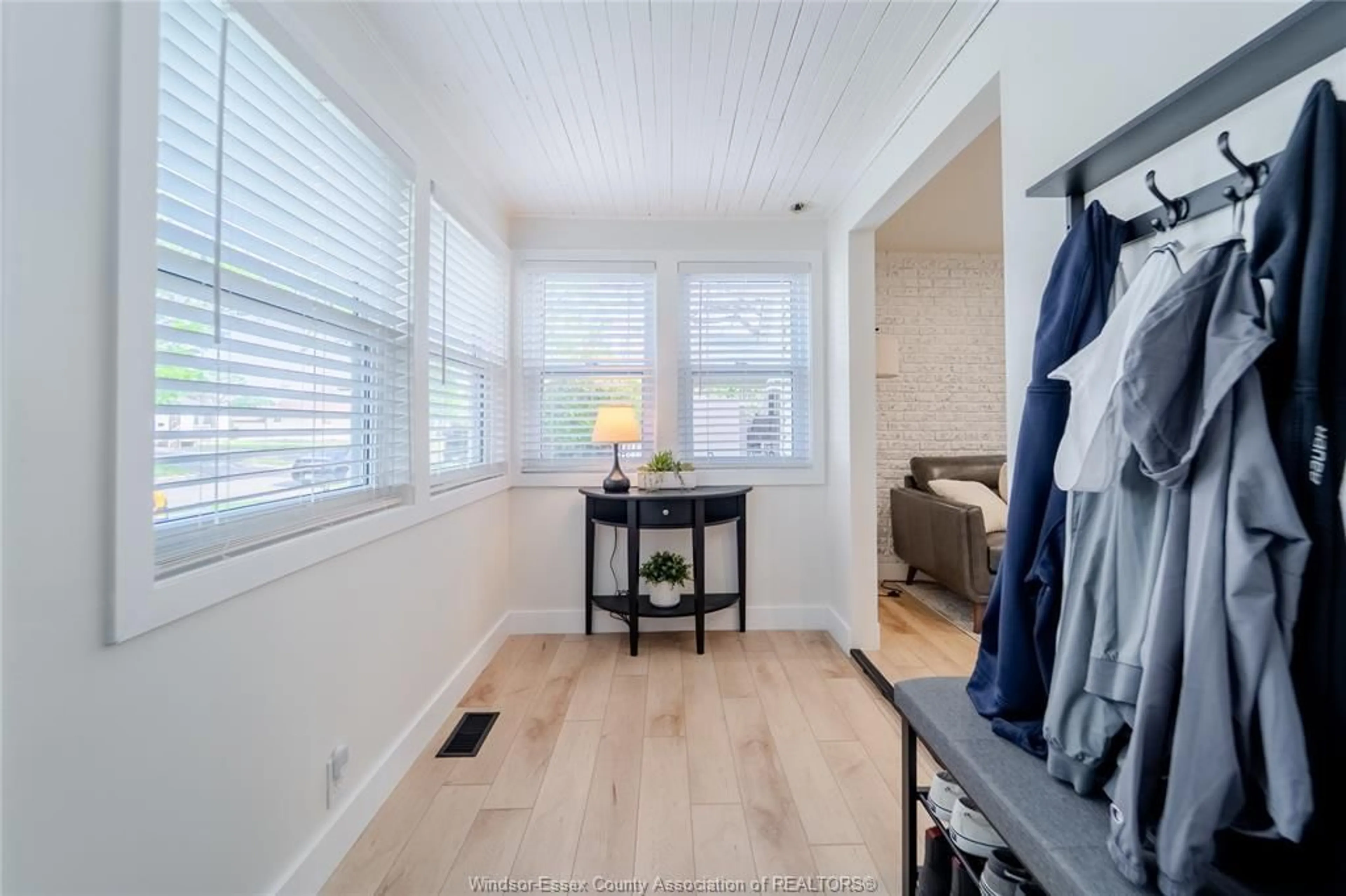 Indoor entryway for 1135 Glidden Ave, Windsor Ontario N8S 2P2