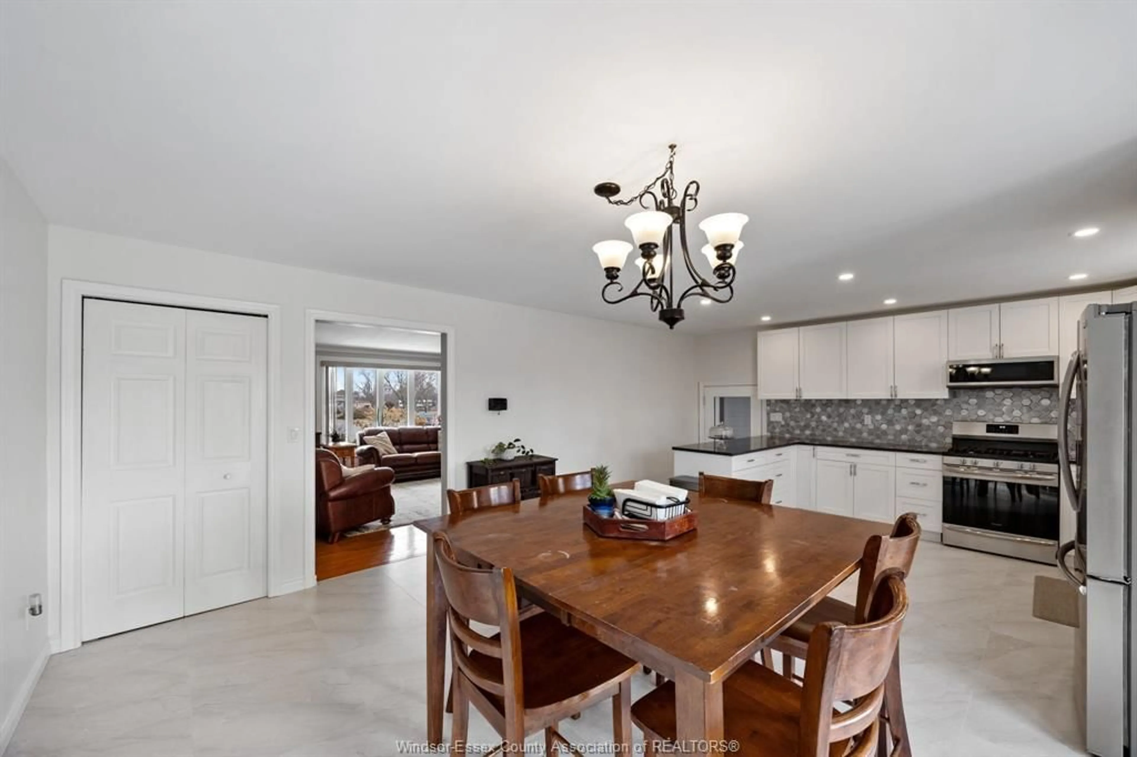 Dining room, ceramic/tile floor for 1226 AIMEE St, Lakeshore Ontario N0R 1S0
