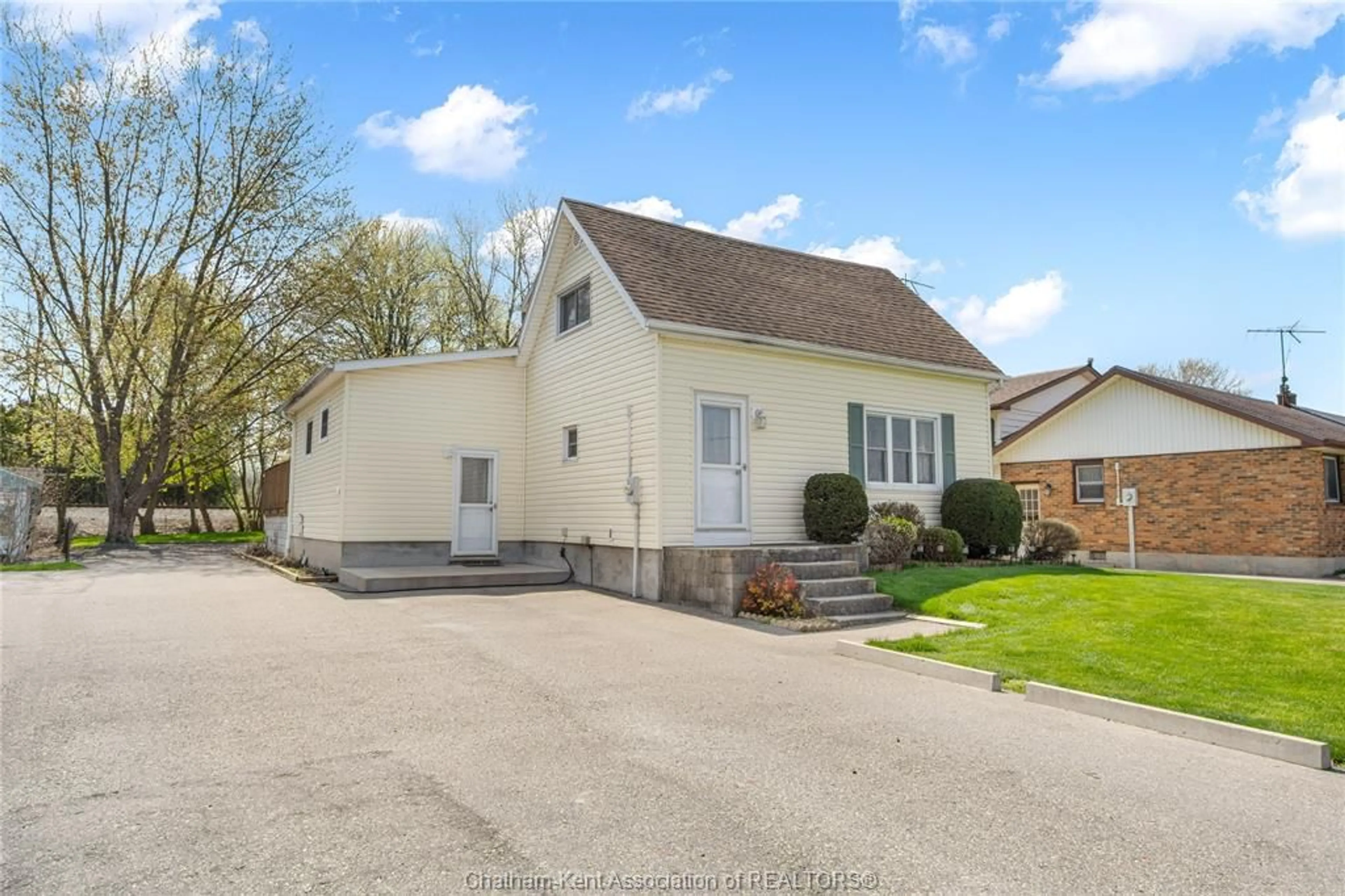 Unknown for 848 GRAND Ave, Chatham Ontario N7M 0P8