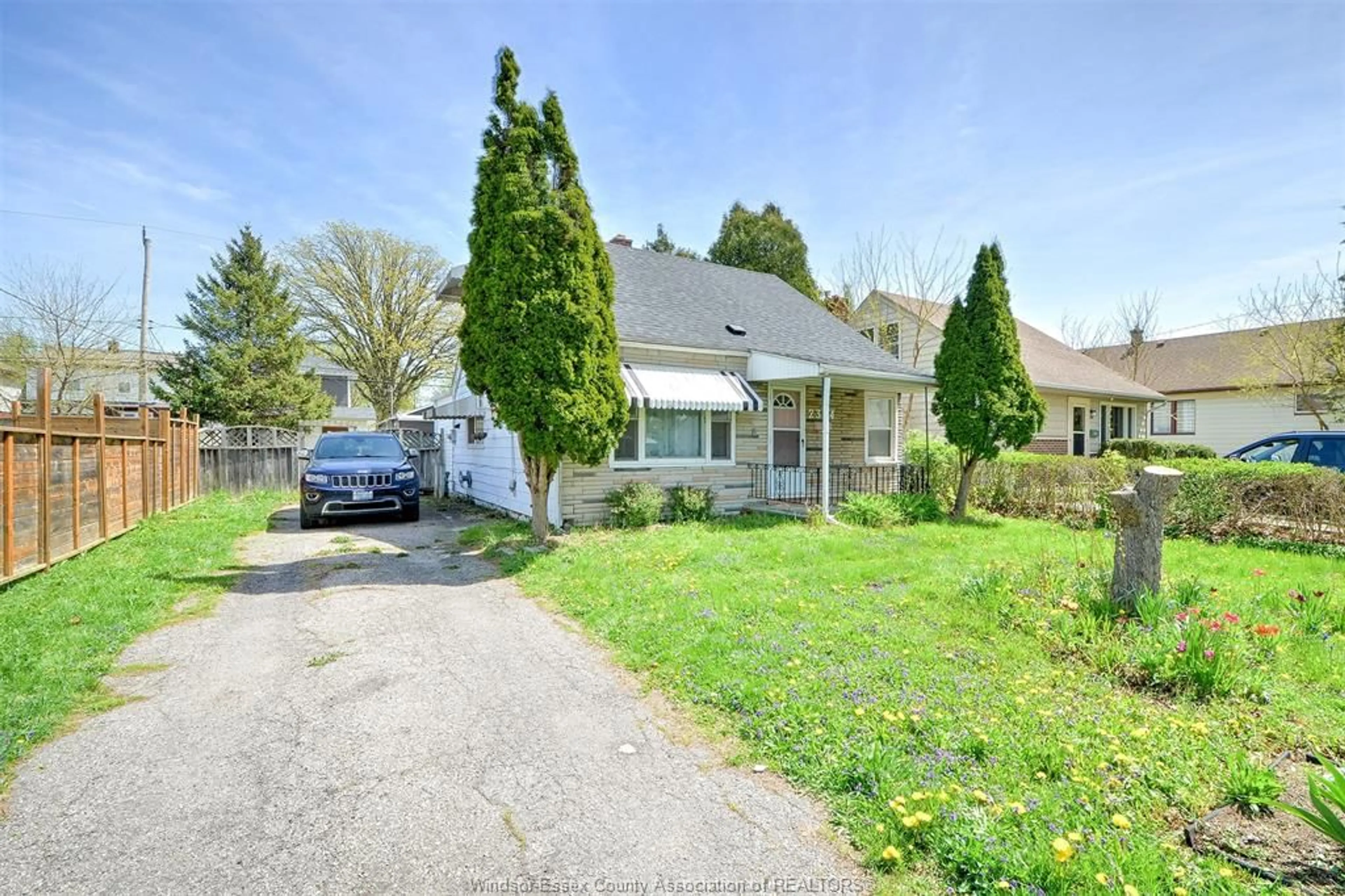 A pic from outside/outdoor area/front of a property/back of a property/a pic from drone, street for 2354 Highland Ave, Windsor Ontario N8X 3S5