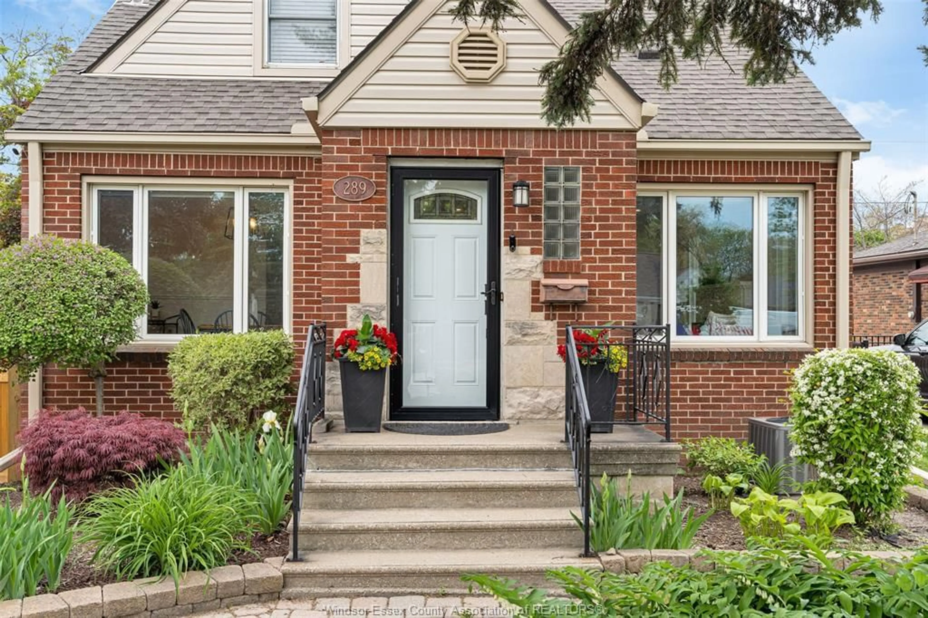 Home with brick exterior material, street for 289 Ford Blvd, Windsor Ontario N8S 2E4