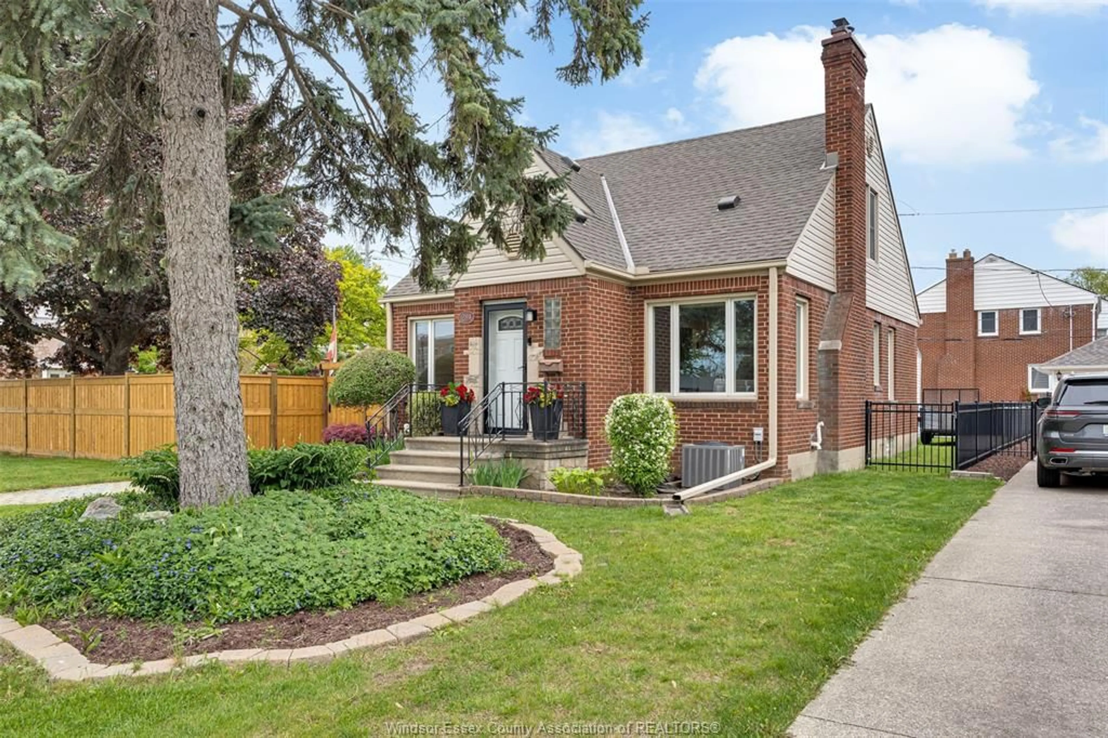 Home with brick exterior material, street for 289 Ford Blvd, Windsor Ontario N8S 2E4