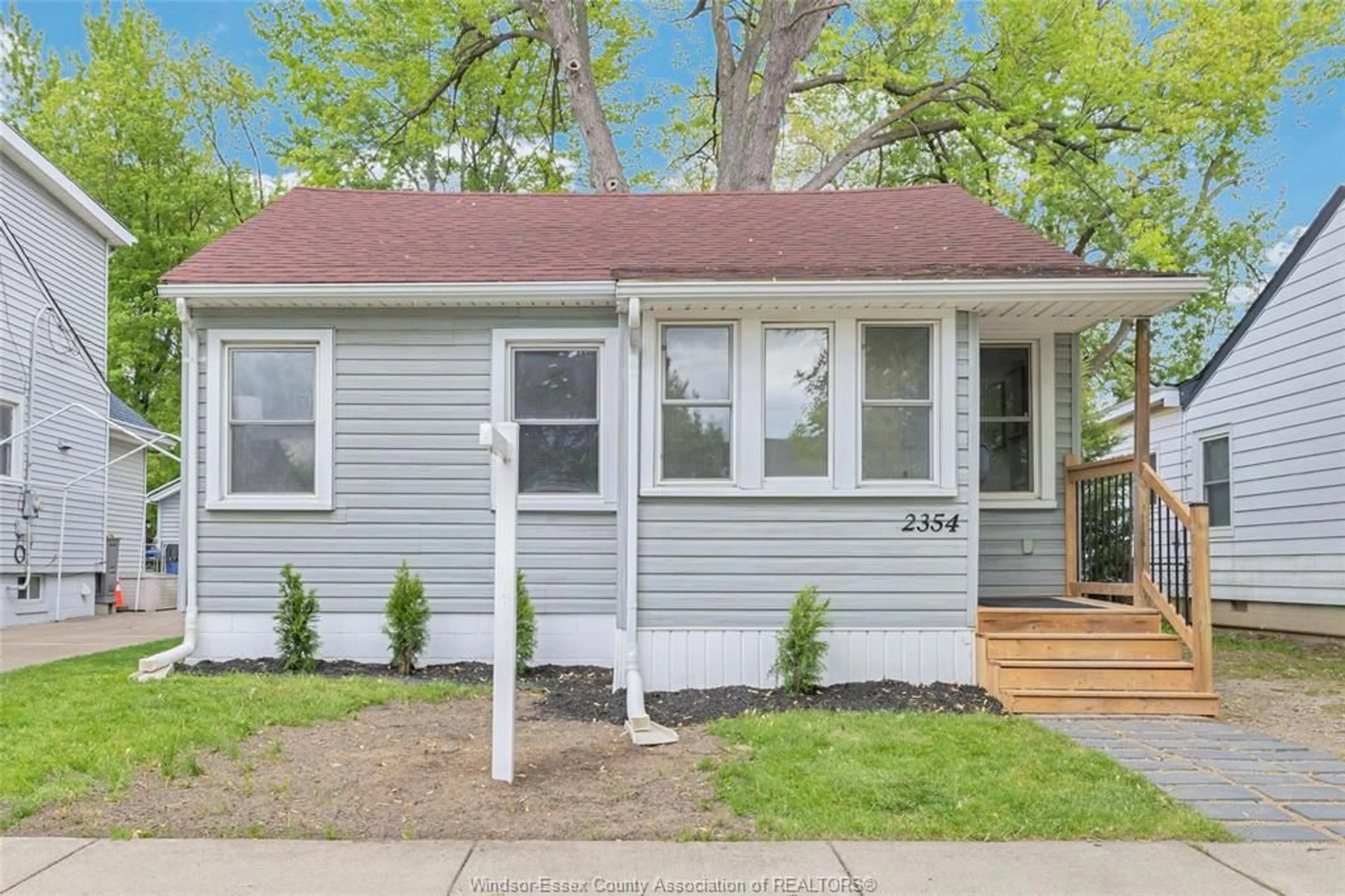Home with vinyl exterior material, street for 2354 MARENTETTE, Windsor Ontario N8W 2C3