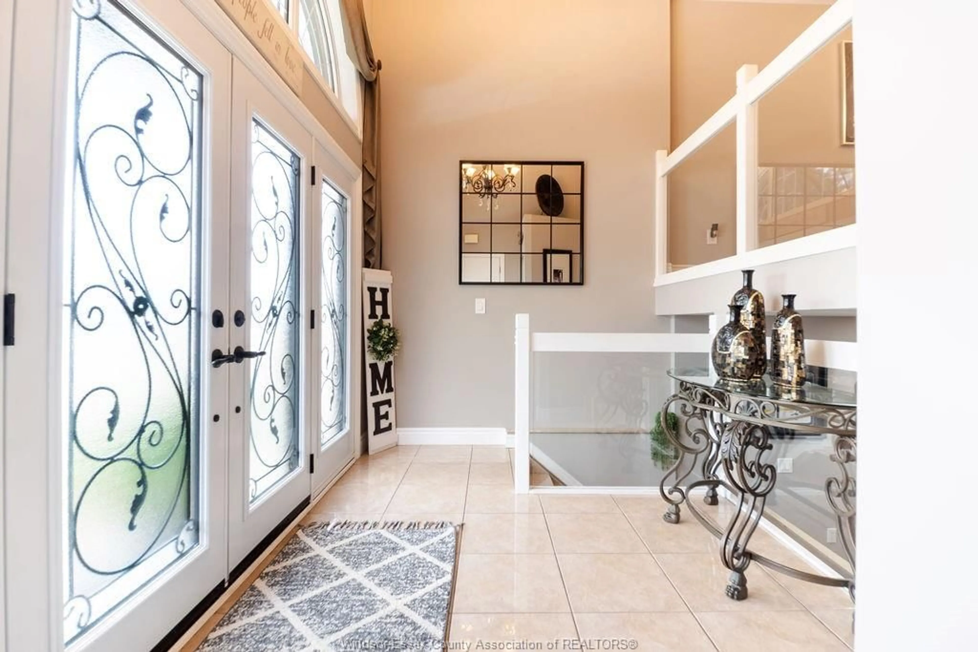 Indoor entryway for 4250 Canberra Ave, Windsor Ontario N9G 3E8