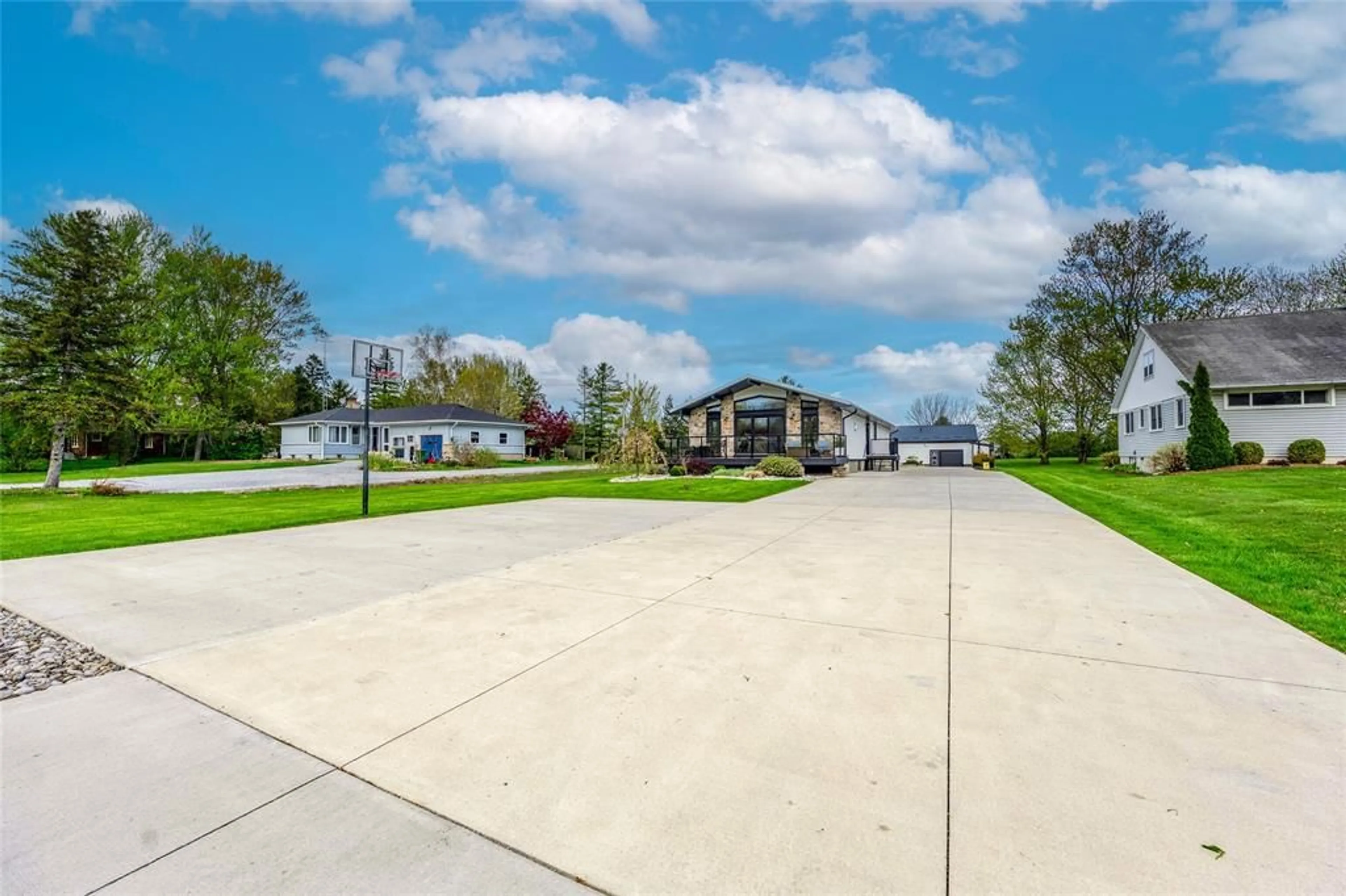 A pic from outside/outdoor area/front of a property/back of a property/a pic from drone, street for 747 Broadway St, Plympton-Wyoming Ontario N0N 1T0