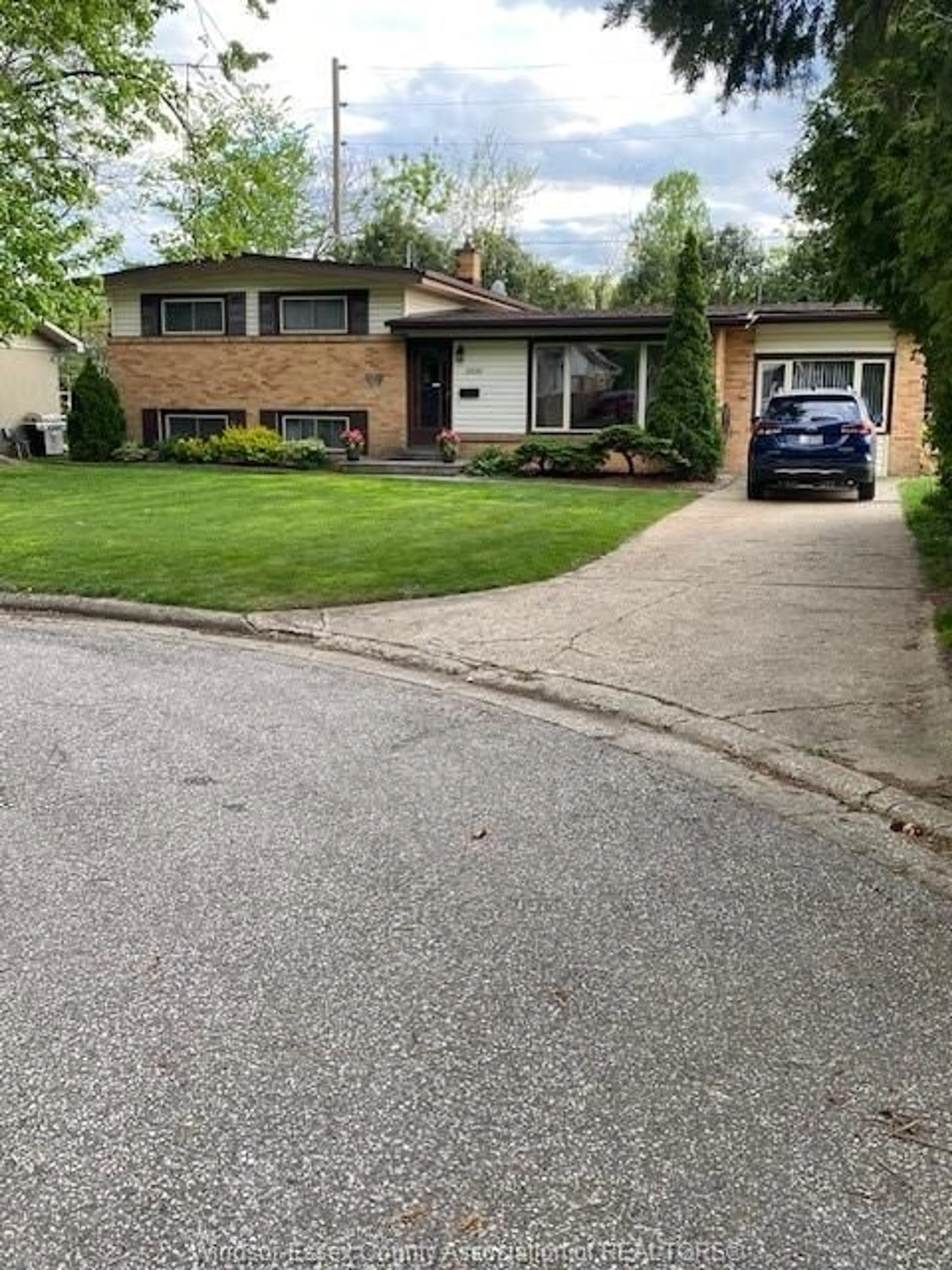 Unknown for 3331 GLENWOOD Ave, Windsor Ontario N9E 2Y3