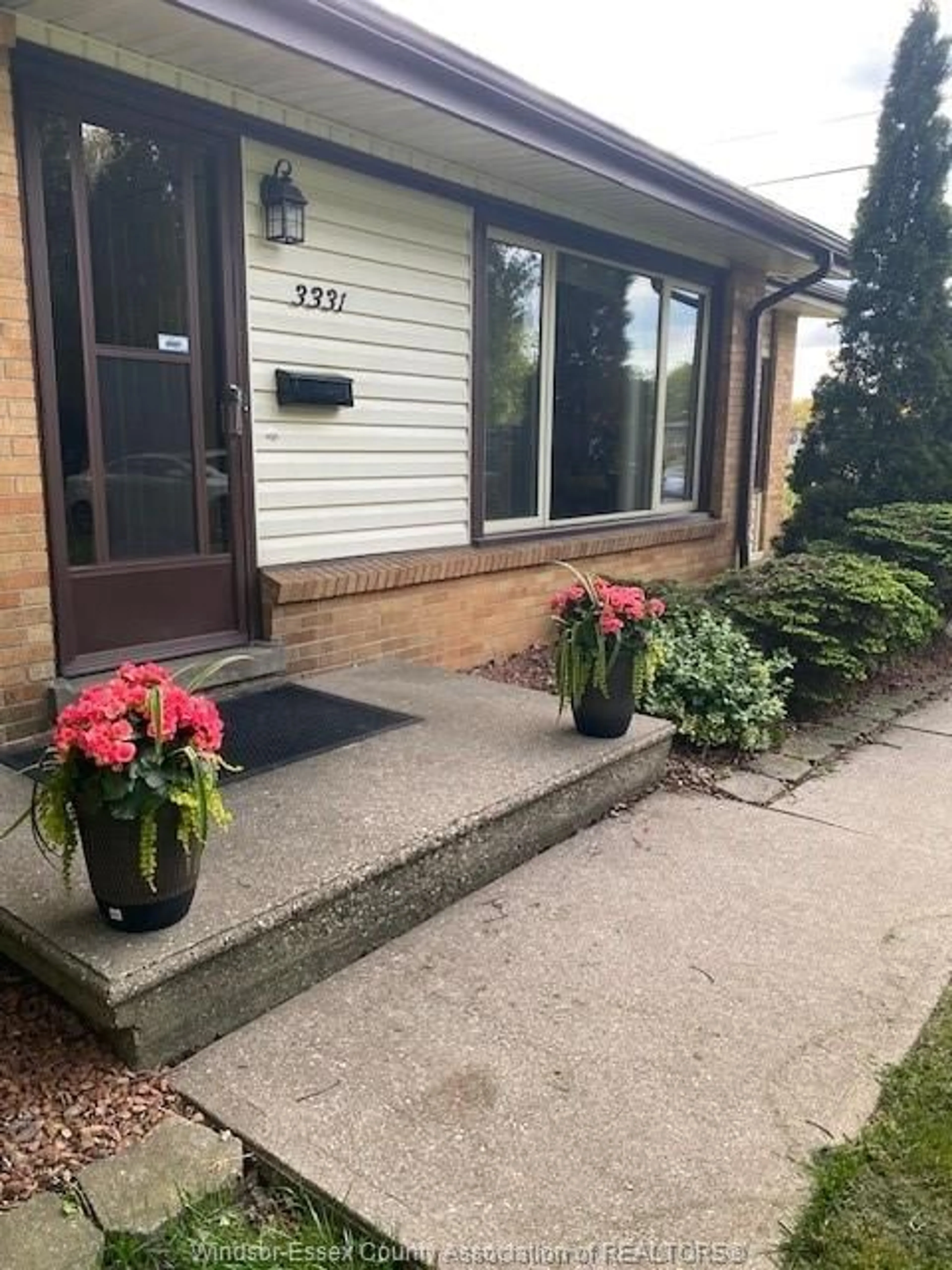 Unknown for 3331 GLENWOOD Ave, Windsor Ontario N9E 2Y3