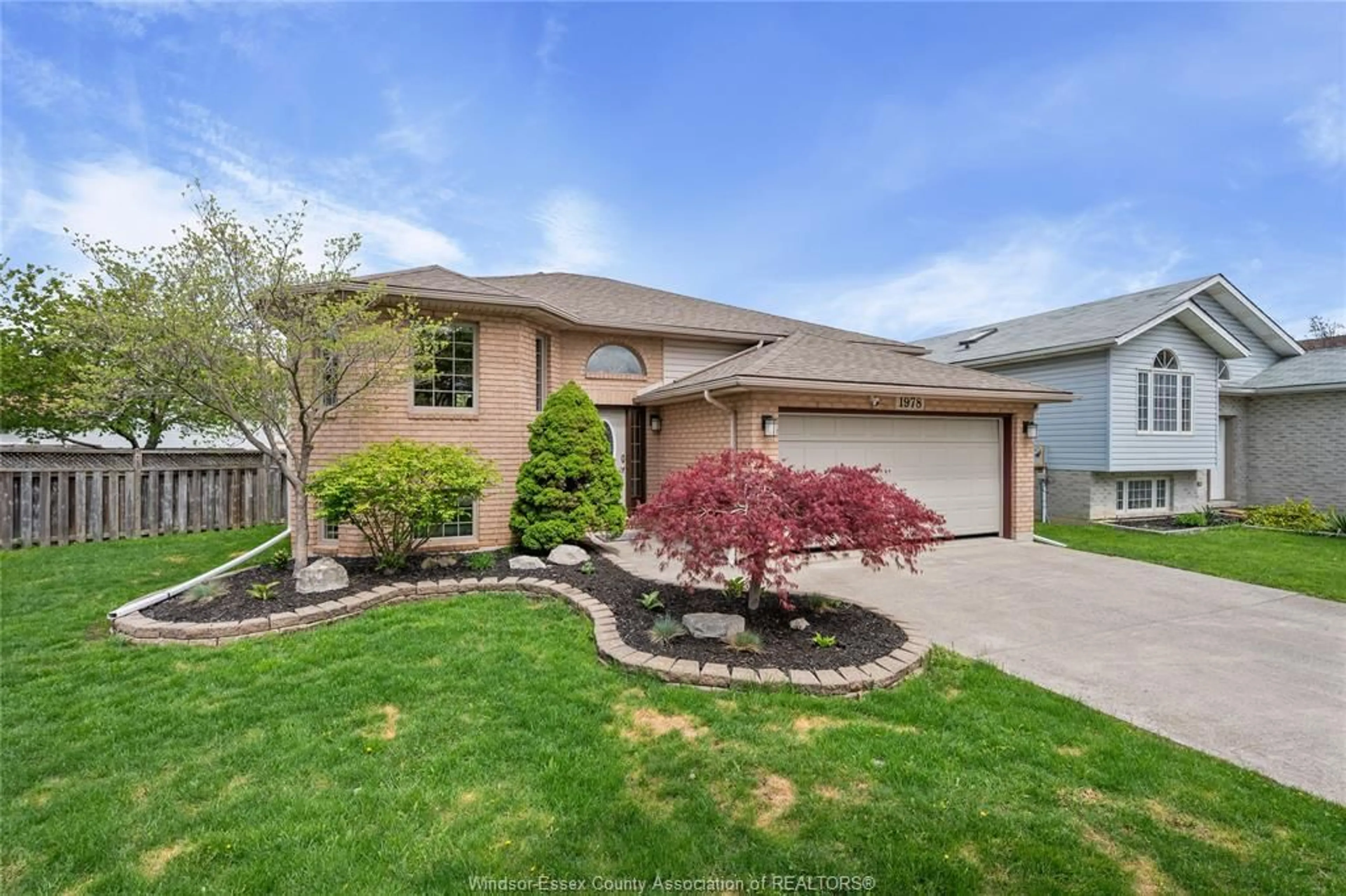 A pic from outside/outdoor area/front of a property/back of a property/a pic from drone, street for 1978 FULLER Cres, Windsor Ontario N8W 5S2