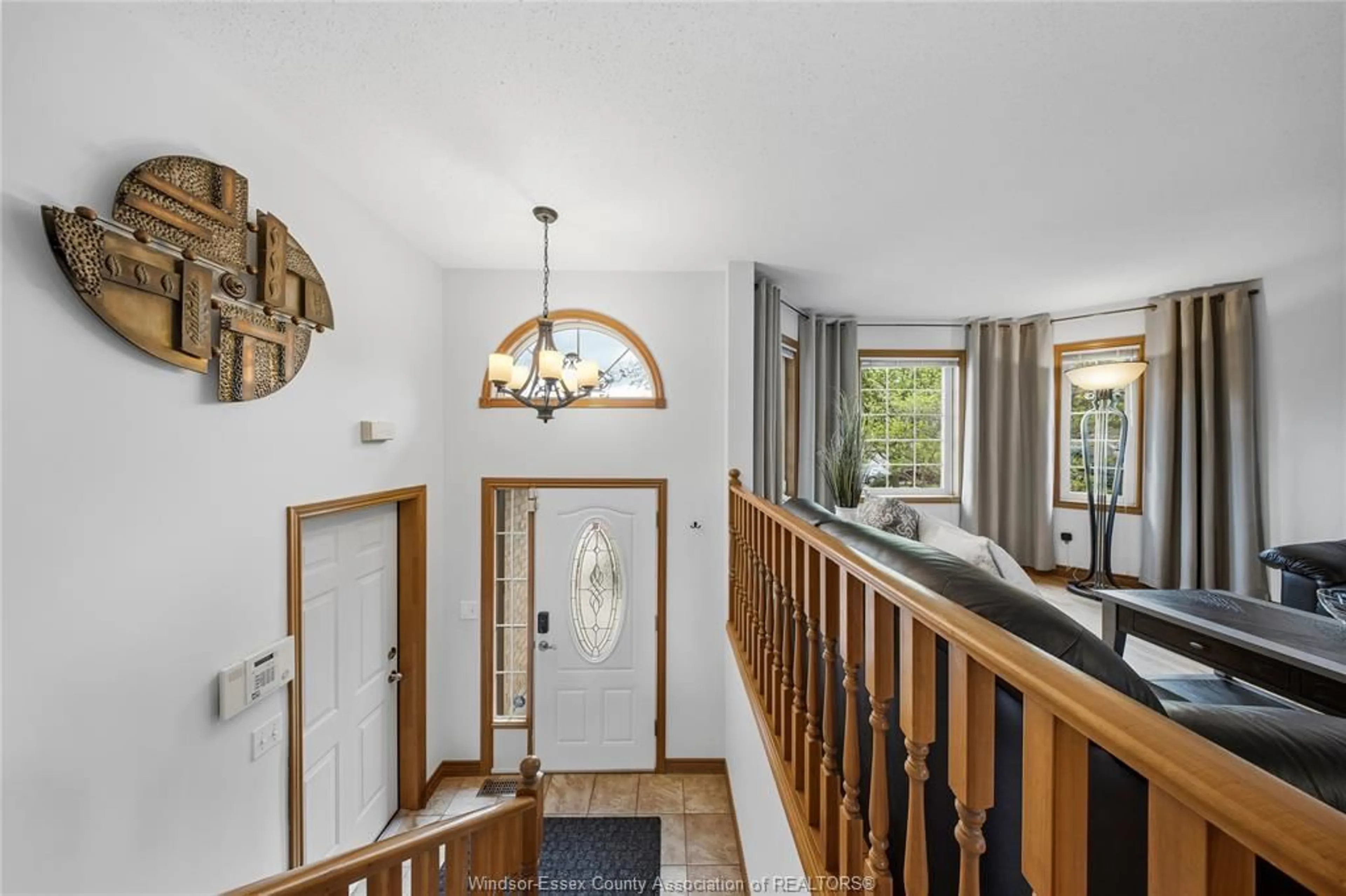 Indoor foyer for 1978 FULLER Cres, Windsor Ontario N8W 5S2