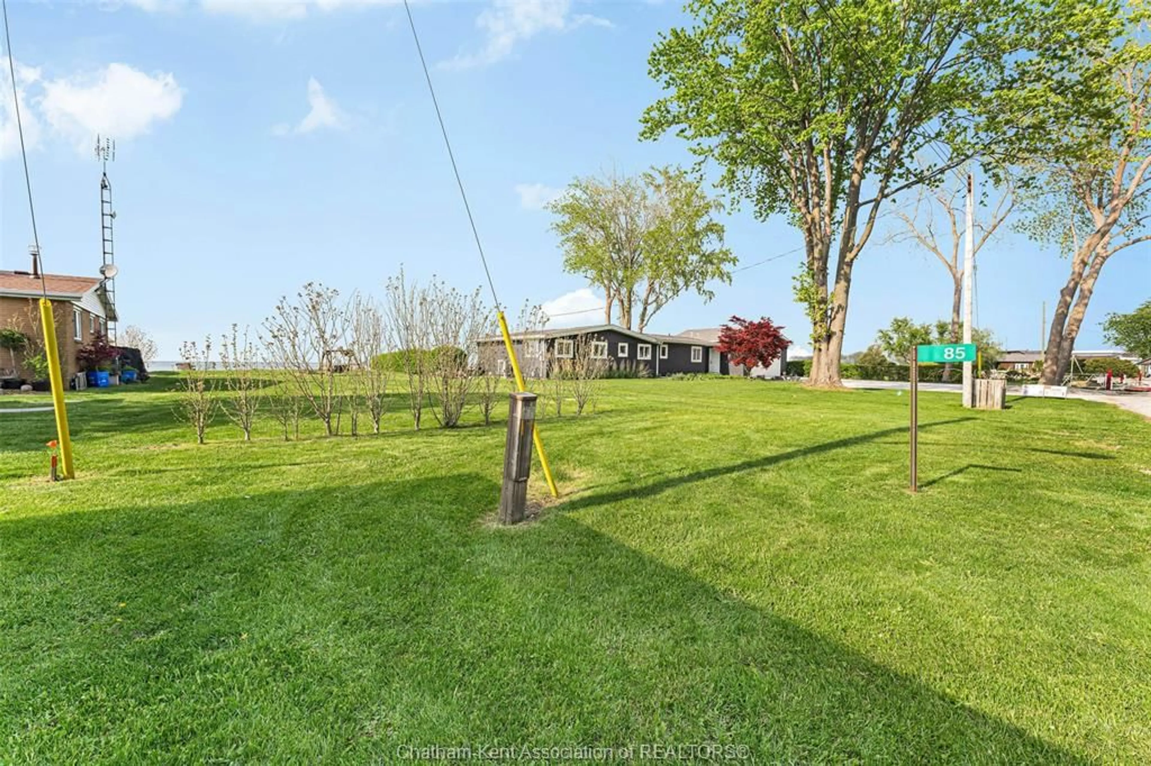 A pic from outside/outdoor area/front of a property/back of a property/a pic from drone, water/lake/river/ocean view for 85 ISLAND Cres, Lighthouse Cove Ontario N0P 2L0