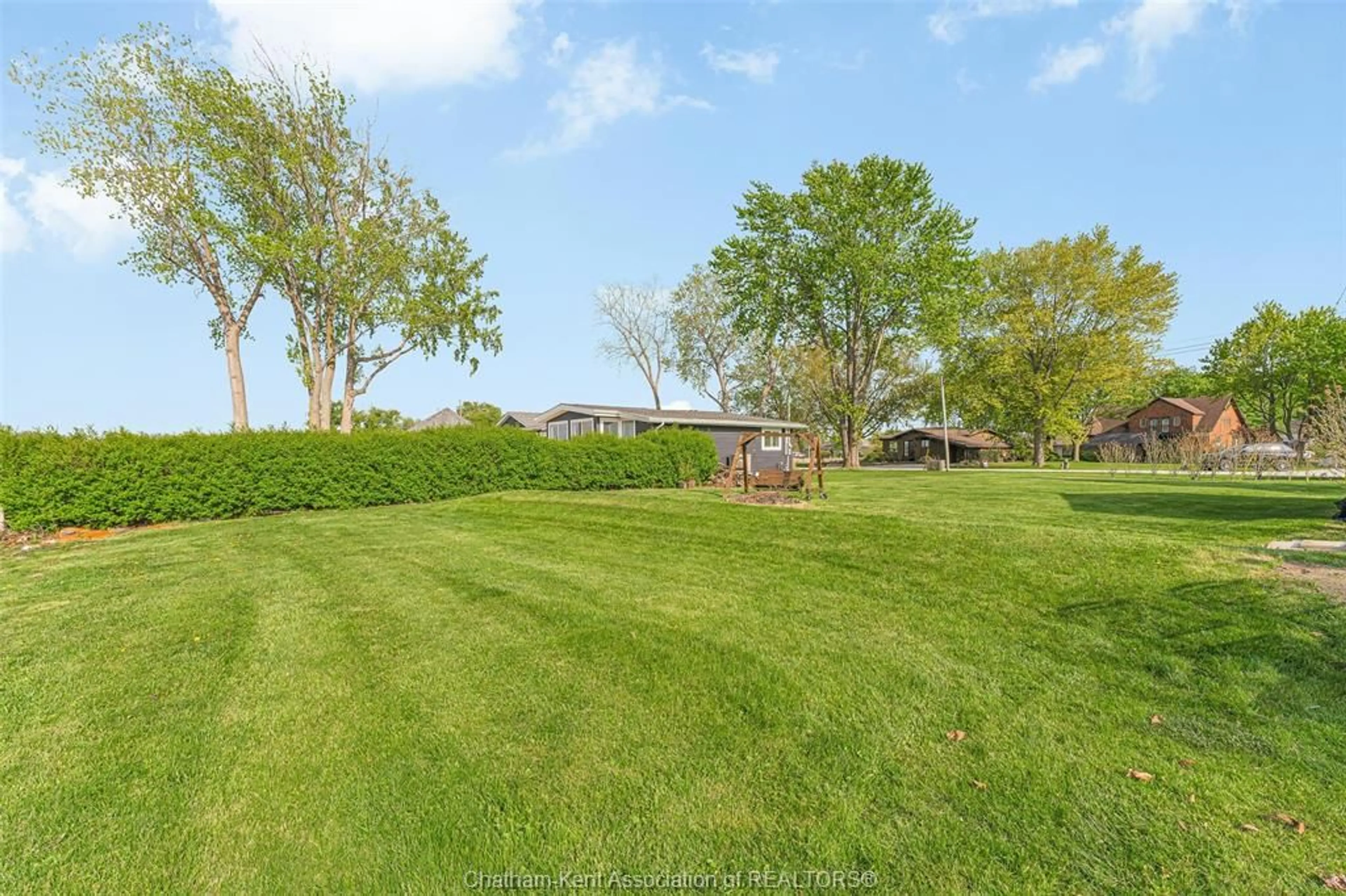 A pic from outside/outdoor area/front of a property/back of a property/a pic from drone, water/lake/river/ocean view for 85 ISLAND Cres, Lighthouse Cove Ontario N0P 2L0