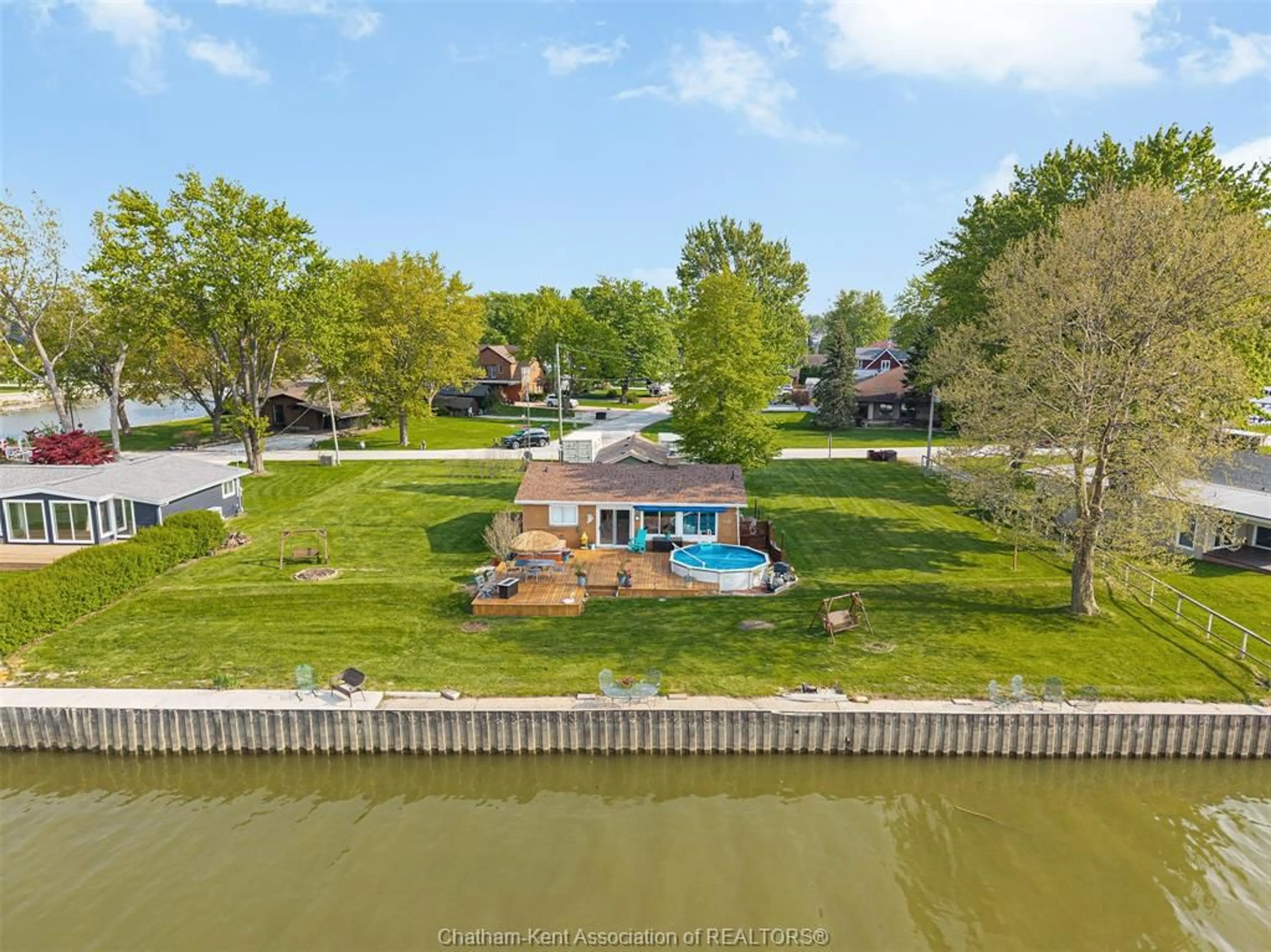 A pic from outside/outdoor area/front of a property/back of a property/a pic from drone, water/lake/river/ocean view for 95 ISLAND Cres, Lighthouse Cove Ontario N0P 2L0