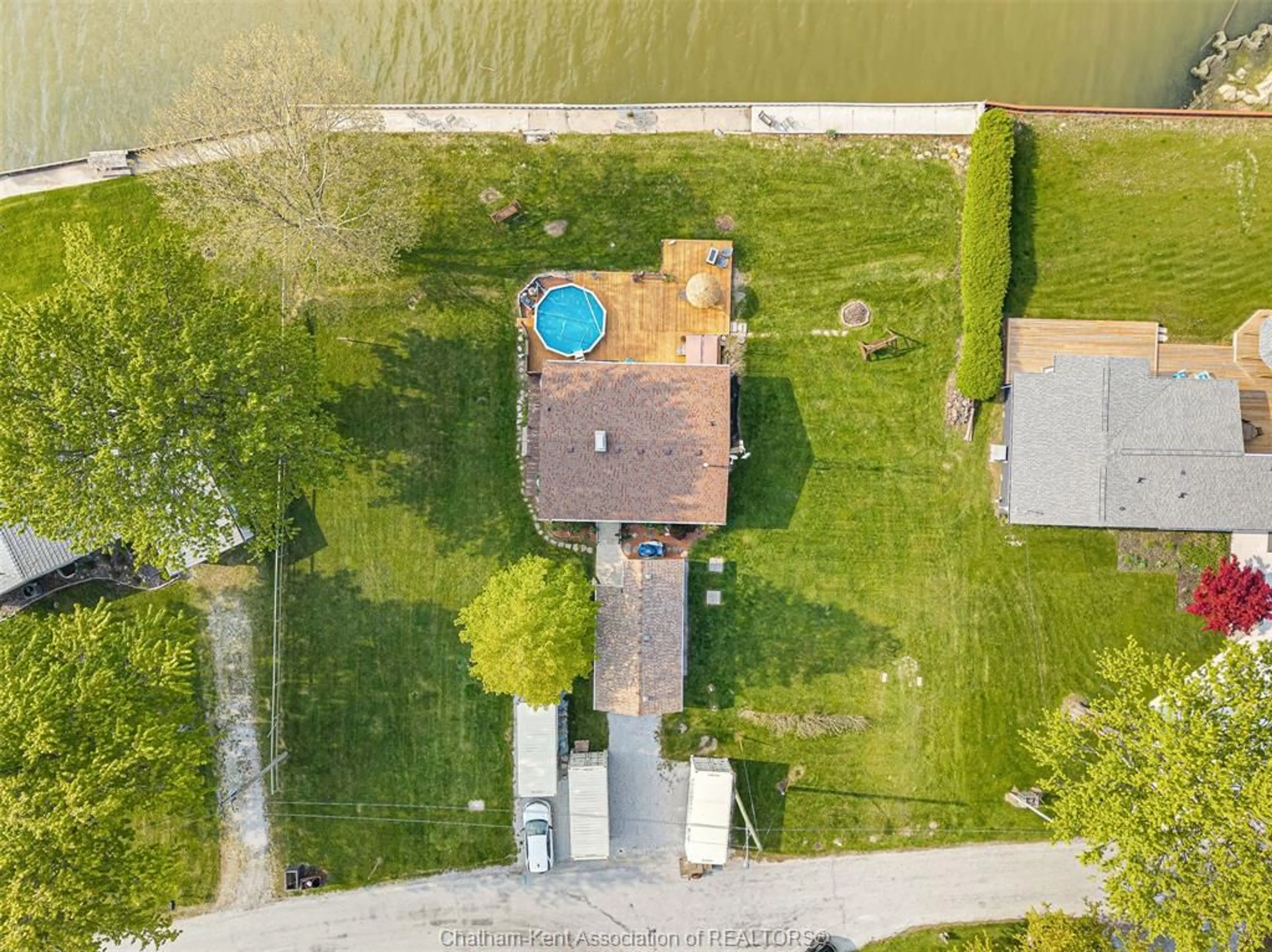 A pic from outside/outdoor area/front of a property/back of a property/a pic from drone, water/lake/river/ocean view for 95 ISLAND Cres, Lighthouse Cove Ontario N0P 2L0