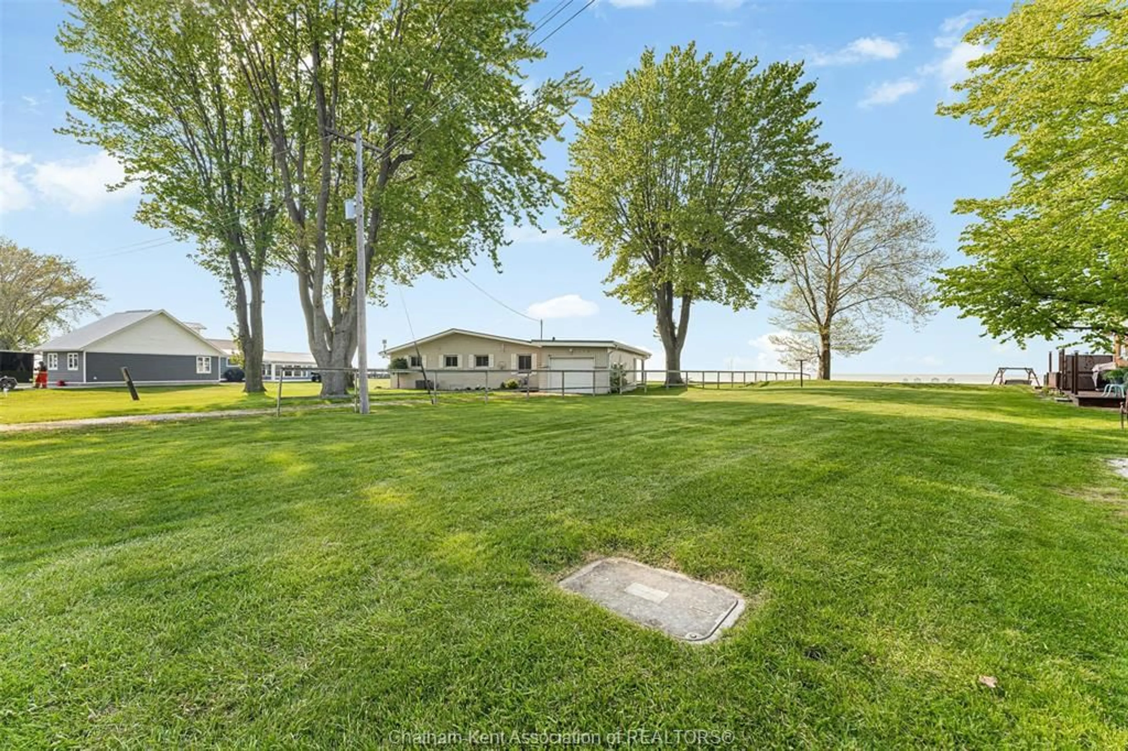 A pic from outside/outdoor area/front of a property/back of a property/a pic from drone, water/lake/river/ocean view for 105 ISLAND Cres, Lighthouse Cove Ontario N0P 2L0